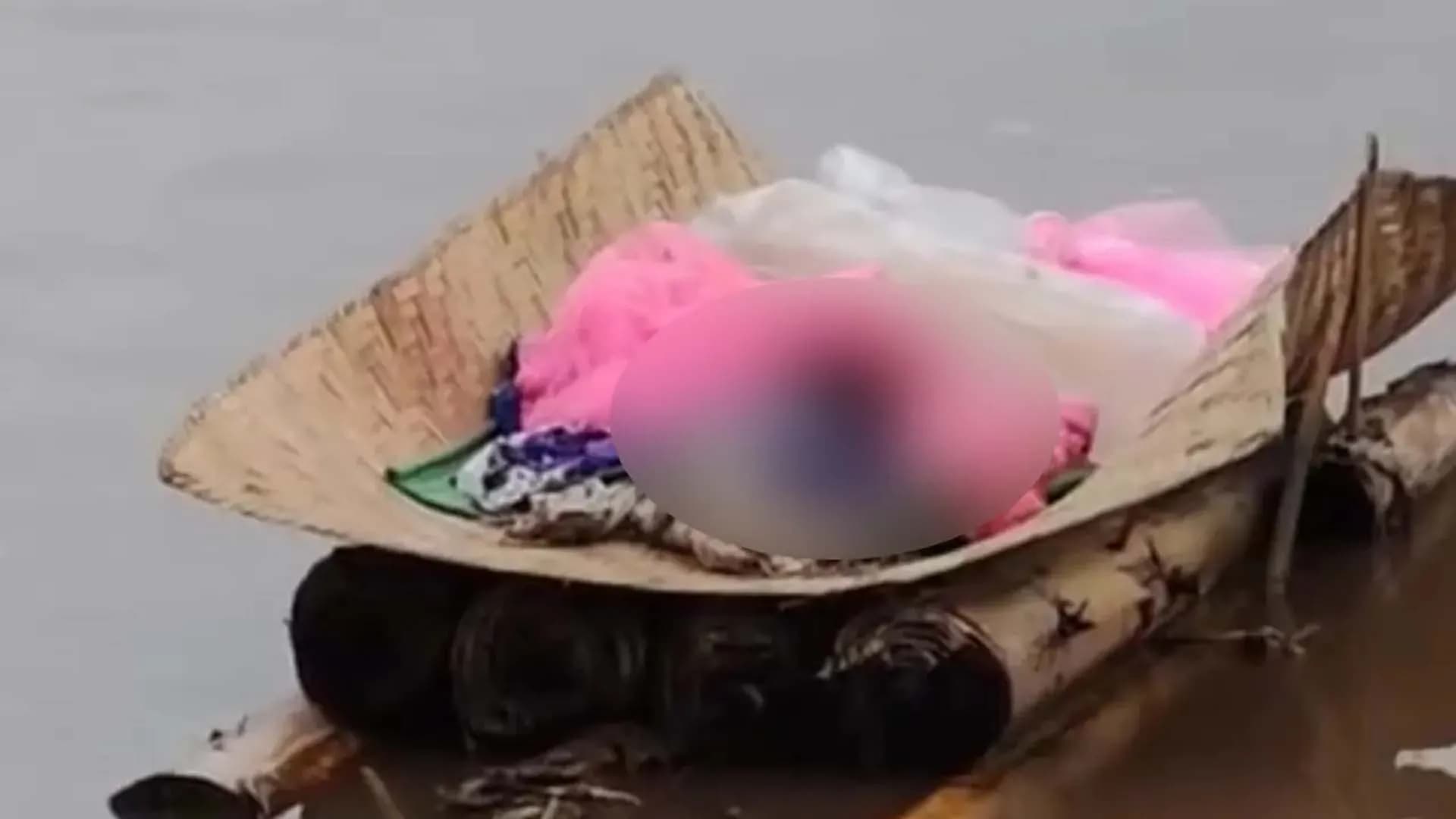 ভারত থেকে ভেলায় ভেসে এলো চিরকুটসহ মরদেহ