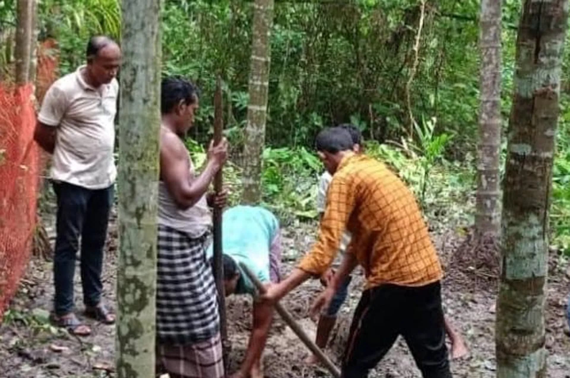 পিরোজপুরে ব্যবসায়ী মুরাদের লাশ উত্তোলন, করা হবে আবারও ডিএনএ টেস্ট