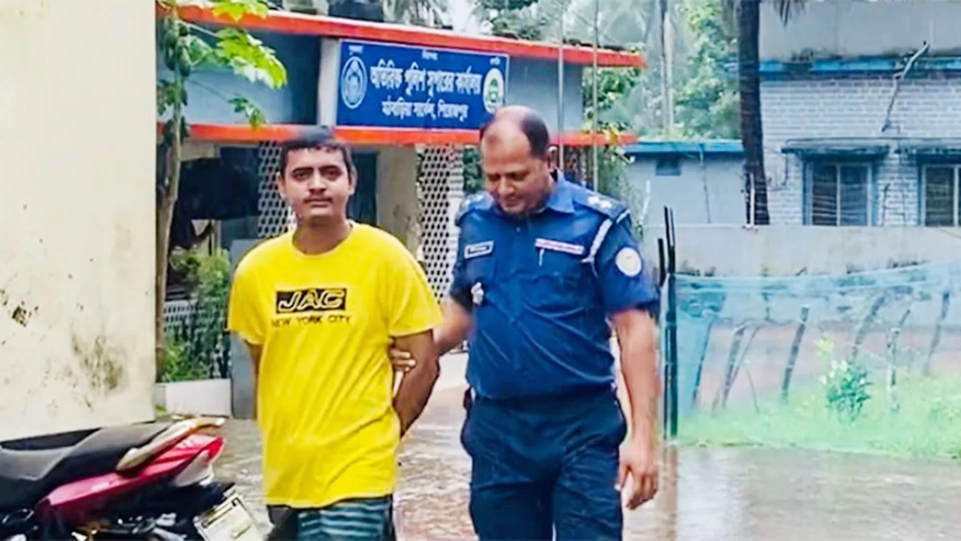 সেনা কর্মকর্তা পরিচয়ে একাধিক বিয়ে, চাকরি দেওয়ার নামে অর্থ আত্মসাৎ