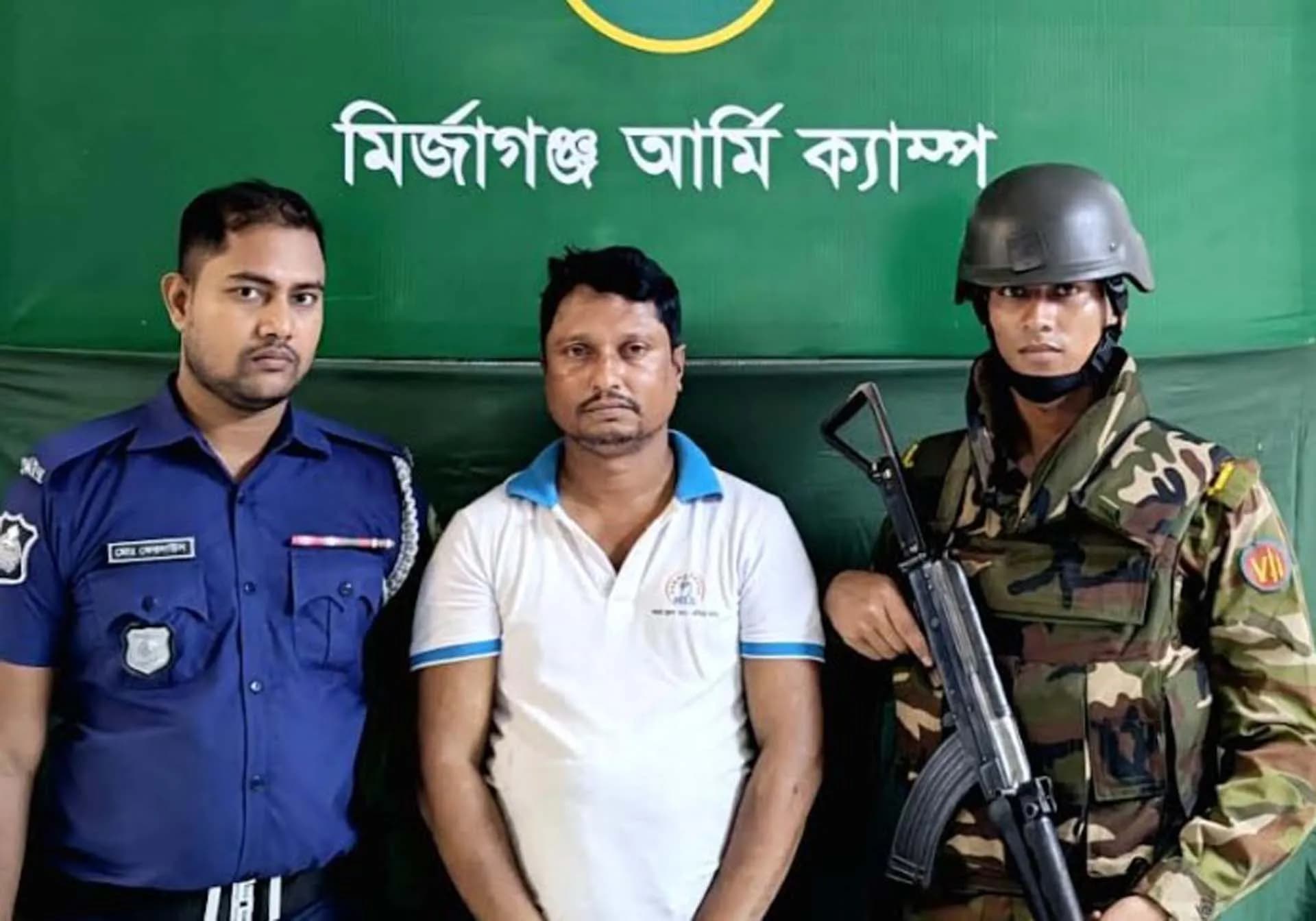 মির্জাগঞ্জে যৌথবাহিনীর অভিযানে চাঁদাবাজ ও মাদক কারবারী গ্রেপ্তার