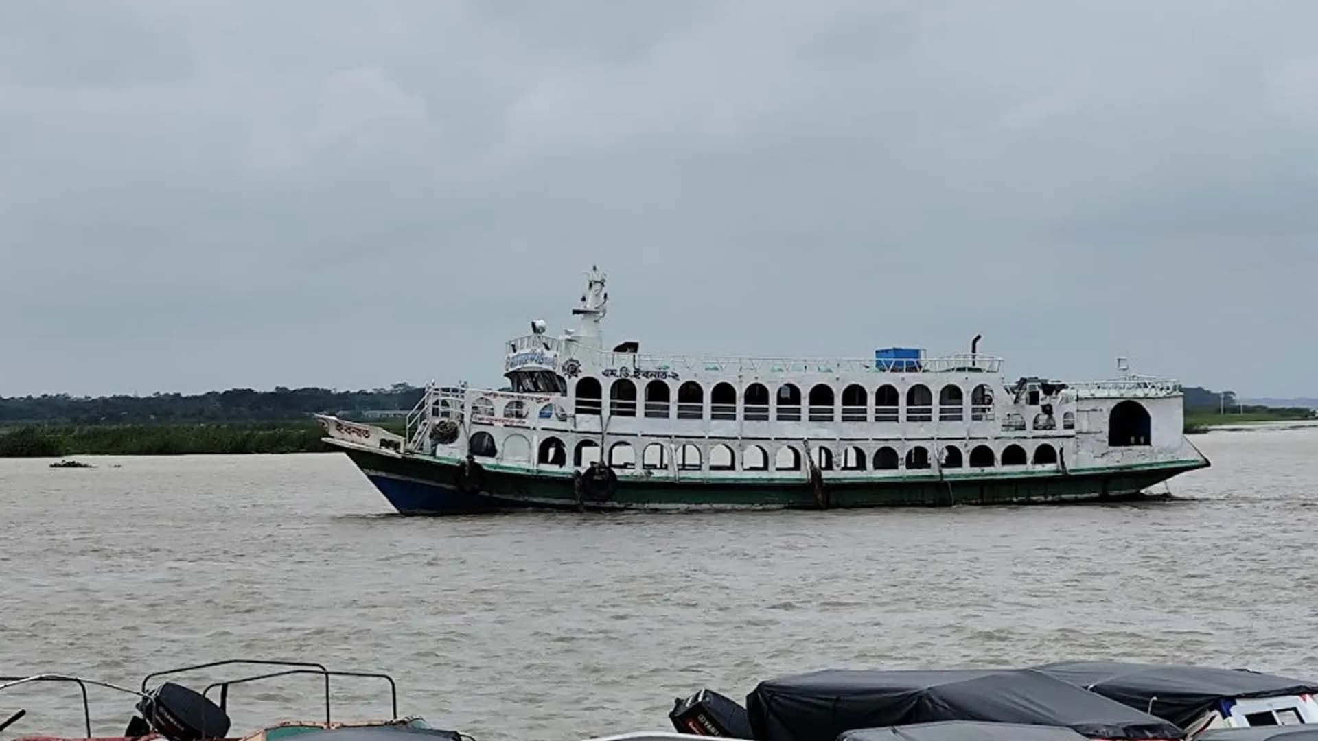 ৩ দিন বন্ধ থাকার পর ভোলার ১০ নৌরুটে লঞ্চ চলাচল শুরু 