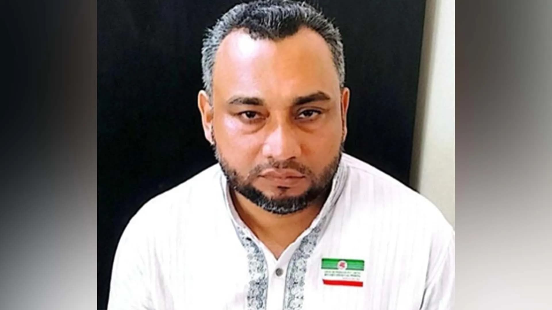 বেনাপোল চেকপোস্ট থেকে স্ত্রীসহ আ.লীগ নেতা আটক