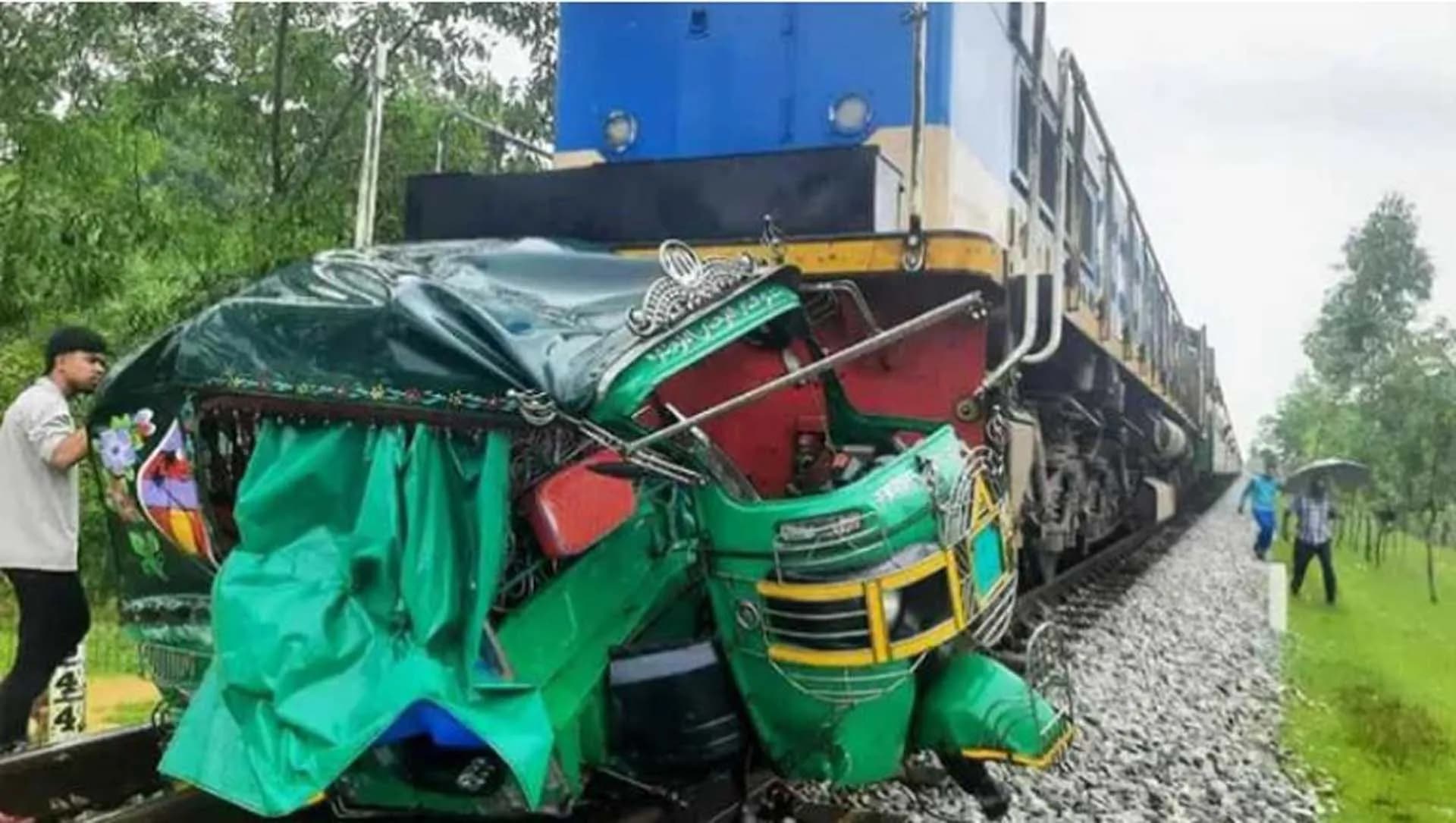 কক্সবাজারে অটোরিকশায় ট্রেনের ধাক্কা, নিহত ৫