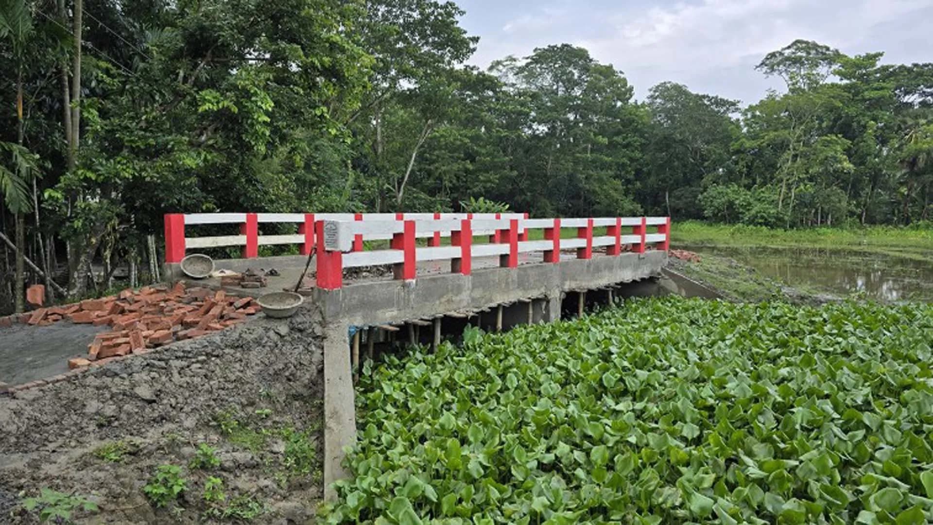 পটুয়াখালীতে সড়ক নেই, তবু ৭০ লাখ টাকার কালভার্ট