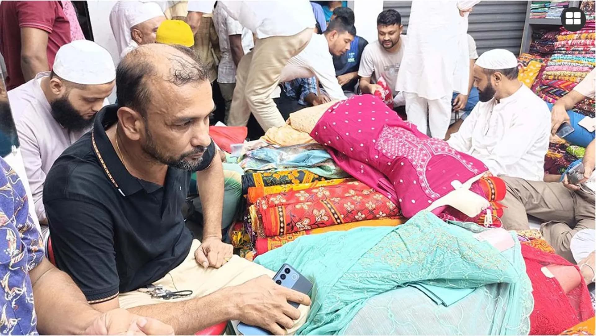 বরগুনায় সমন্বয়ক পরিচয়ে ব্যবসায়ীর ওপর হামলা