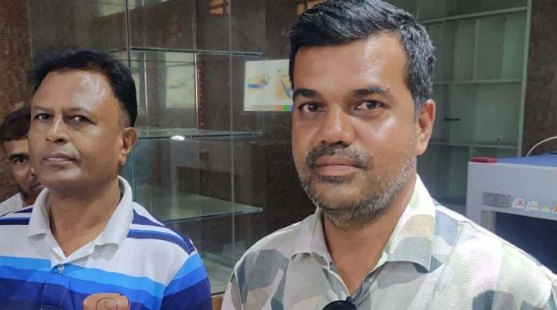 অস্ত্র নিয়ে সুপ্রিম কোর্টে প্রবেশ, বরিশাল বিএনপি নেতা আটক, অত:পর...