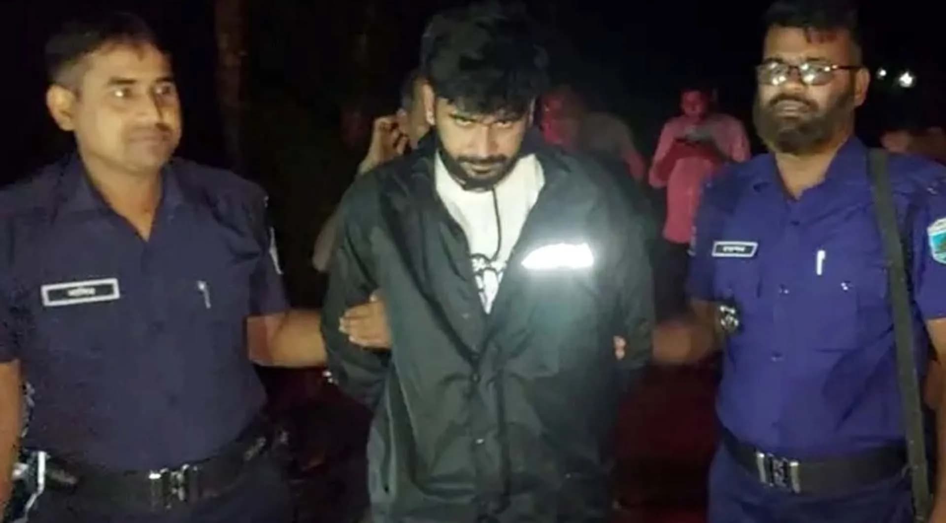 চাঁদা নেওয়ার সময় এনএসআইয়ের ভুয়া সদস্য আটক