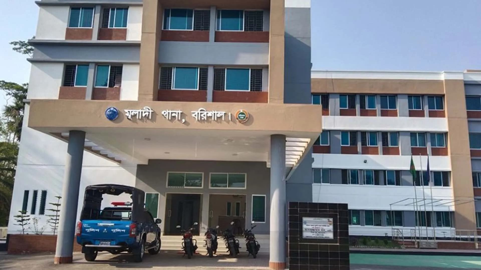   বরিশালে প্রবাসী স্বামীকে ভিডিও কলে রেখে গৃহবধূর আত্মহত্যা