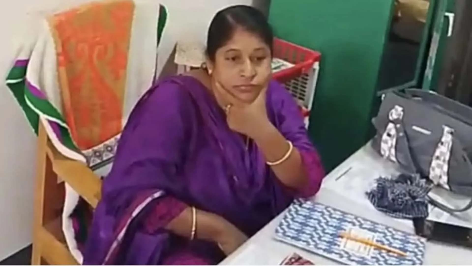 বঙ্গবন্ধুর ছবি টানানো সেই প্রধান শিক্ষিকা বরখাস্ত