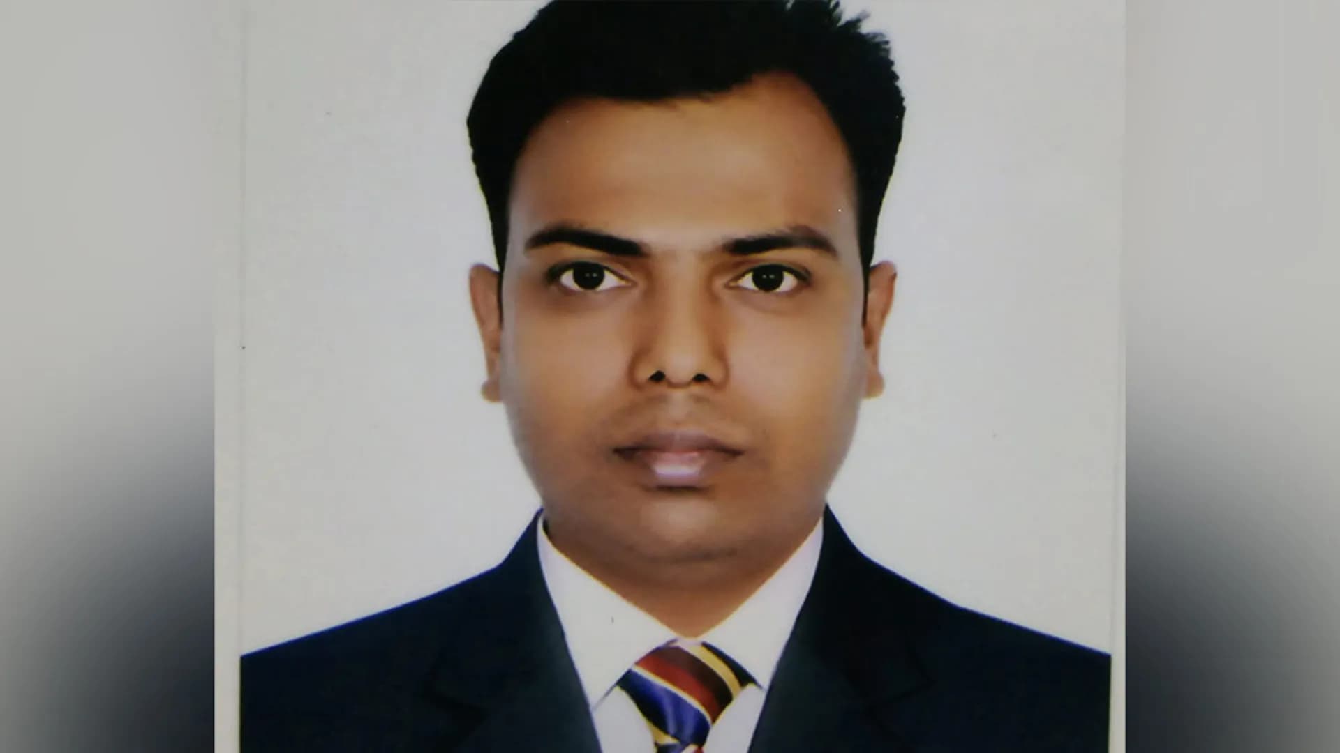 সাংবাদিককে জ-বা-ই! 