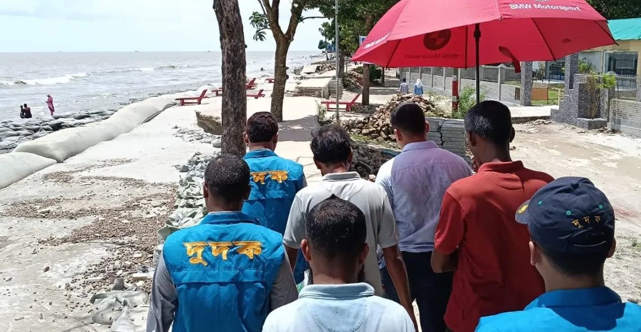 ৫ কোটি টাকার সৈকত সড়ক সমুদ্রে, পরিদর্শনে অনিয়মের সত্যতা পেলো দুদক 