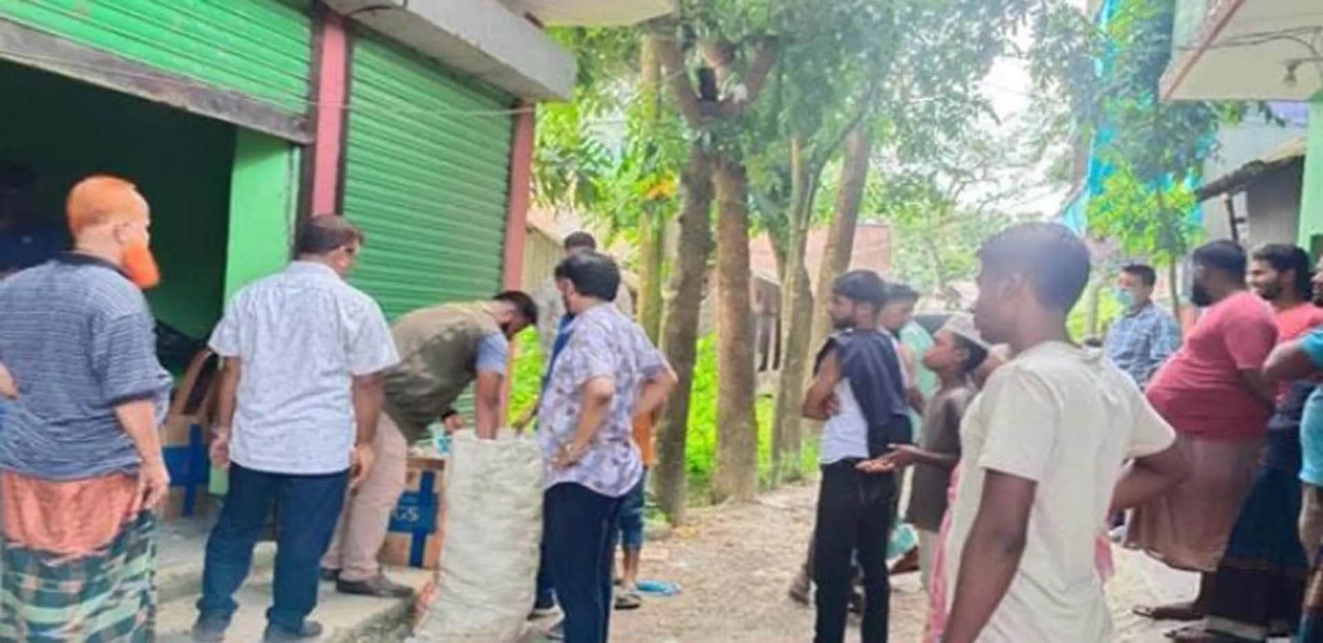 বরিশালে বিপুল পরিমান নকল সিগারেট জব্দ
