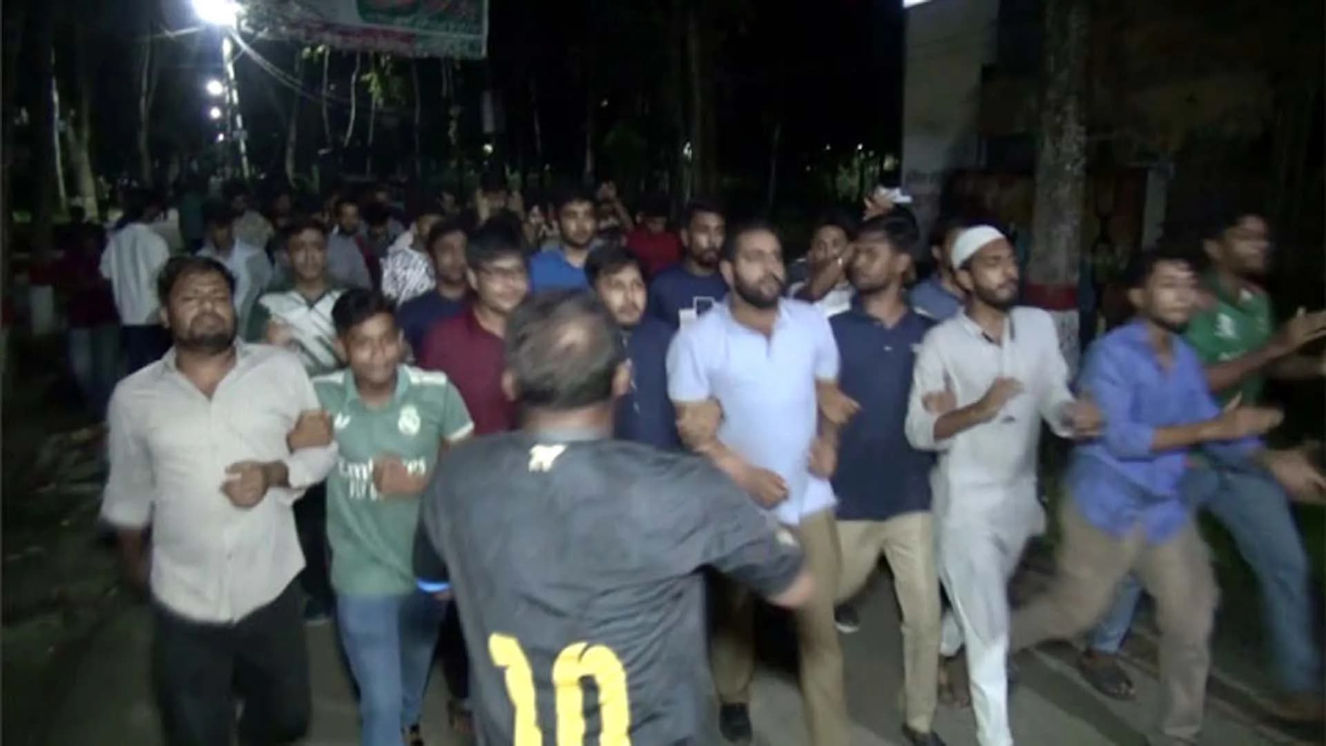 আল্টিমেটাম দিয়ে আন্দোলন থেকে পিছু হঠলেন বিএম কলেজ শিক্ষার্থীরা