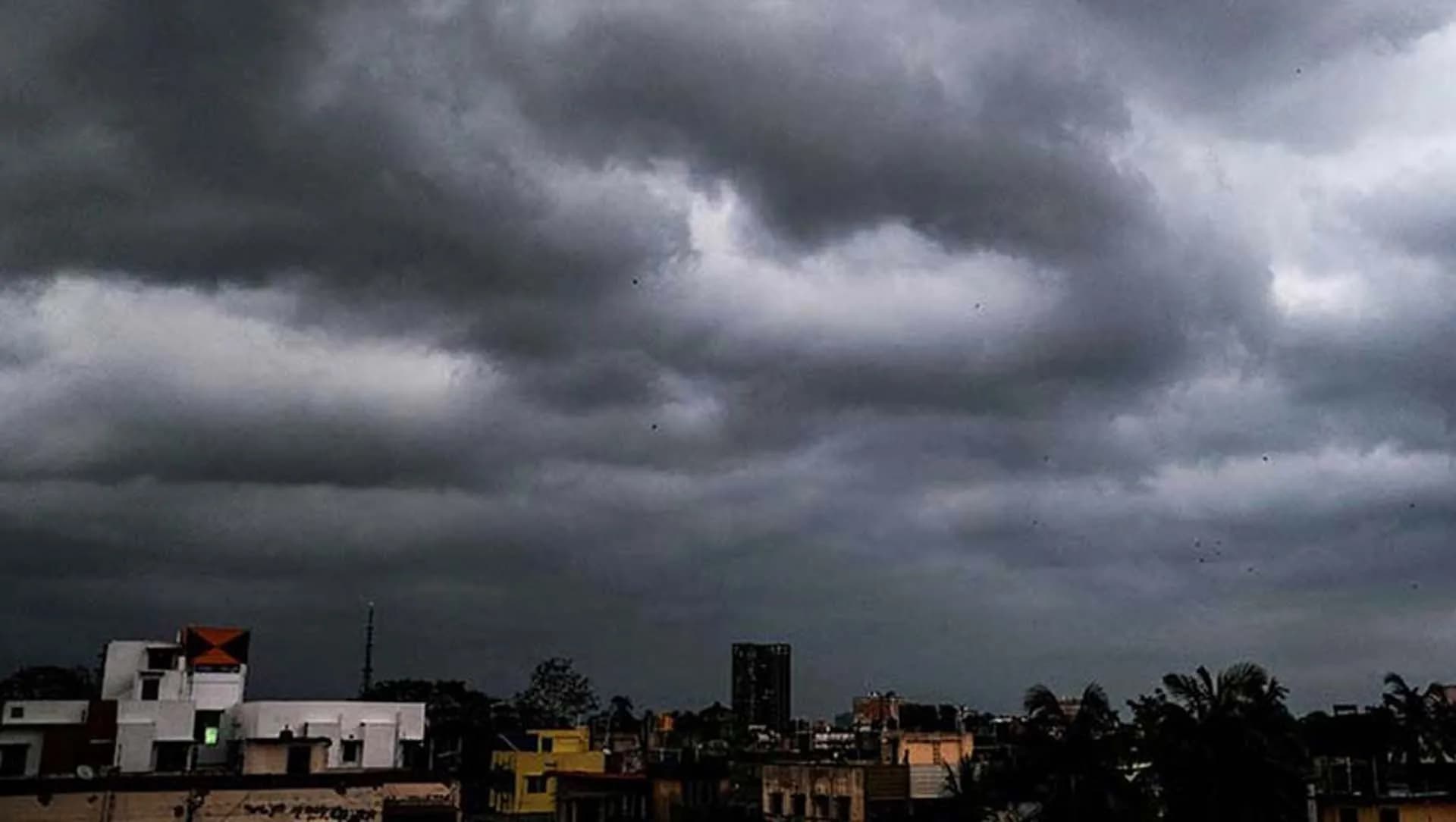 সন্ধ্যার মধ্যে ৪ জেলায় ভারী বৃষ্টির পূর্বাভাস
