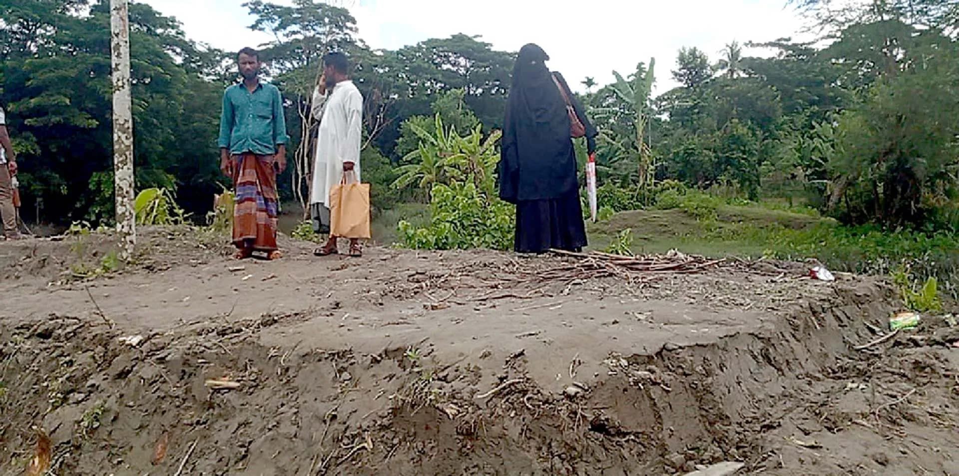 বরগুনায় জামিনে বের হয়ে বাদীর ঘর ভেঙে নিলেন যুবদল নেতা