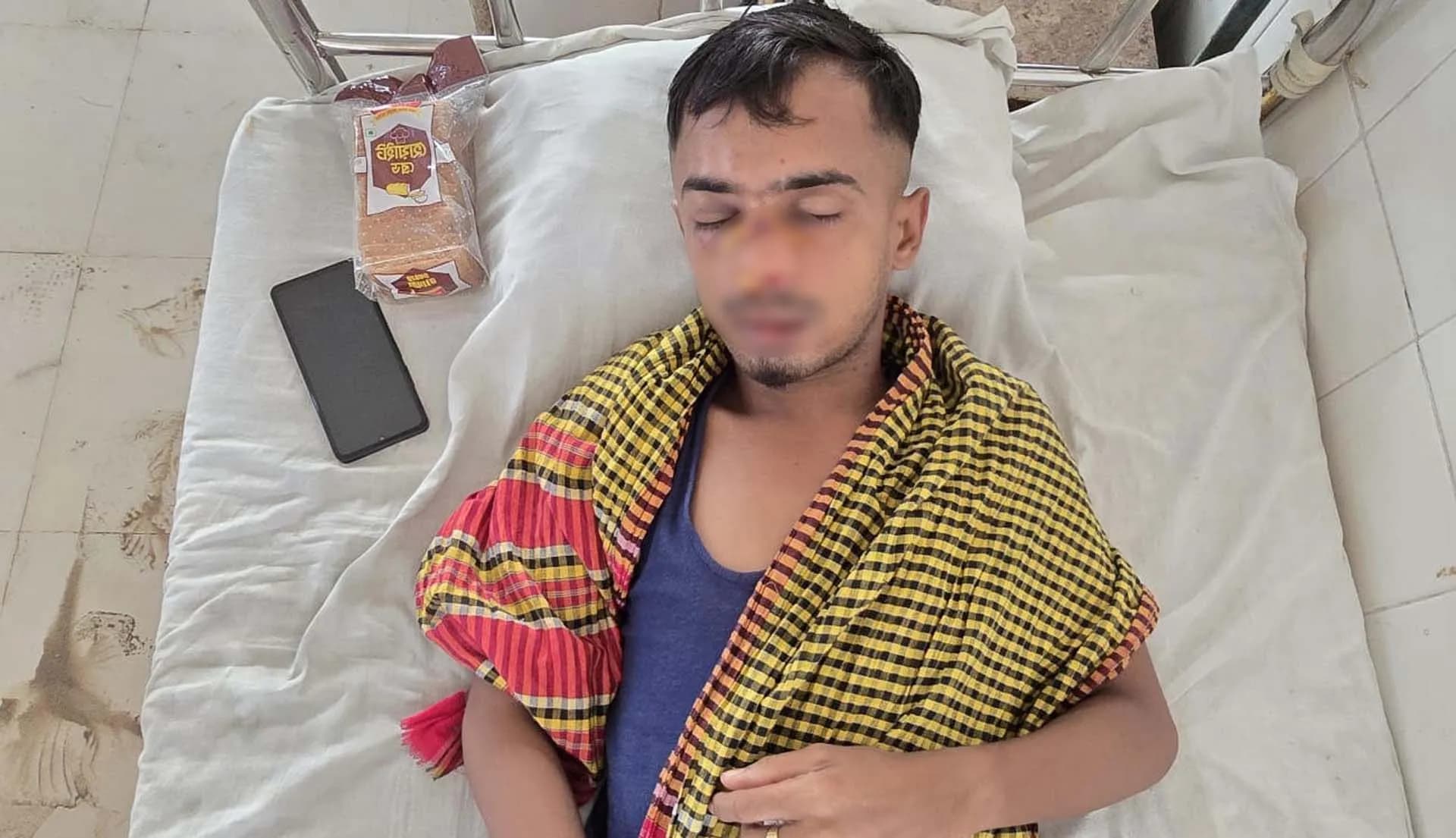বাউফলে ছাত্রদল নেতাকে পিটিয়ে গুরুতর জখম