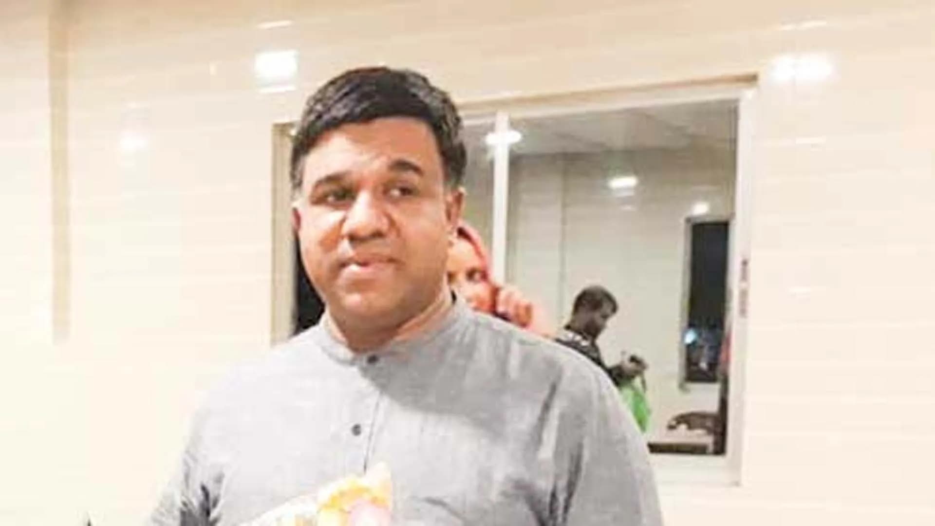 ব্যাংকের চাকরি যায় জাল সনদে, একই নথিতে বাগালেন স্কুল সভাপতির পদ
