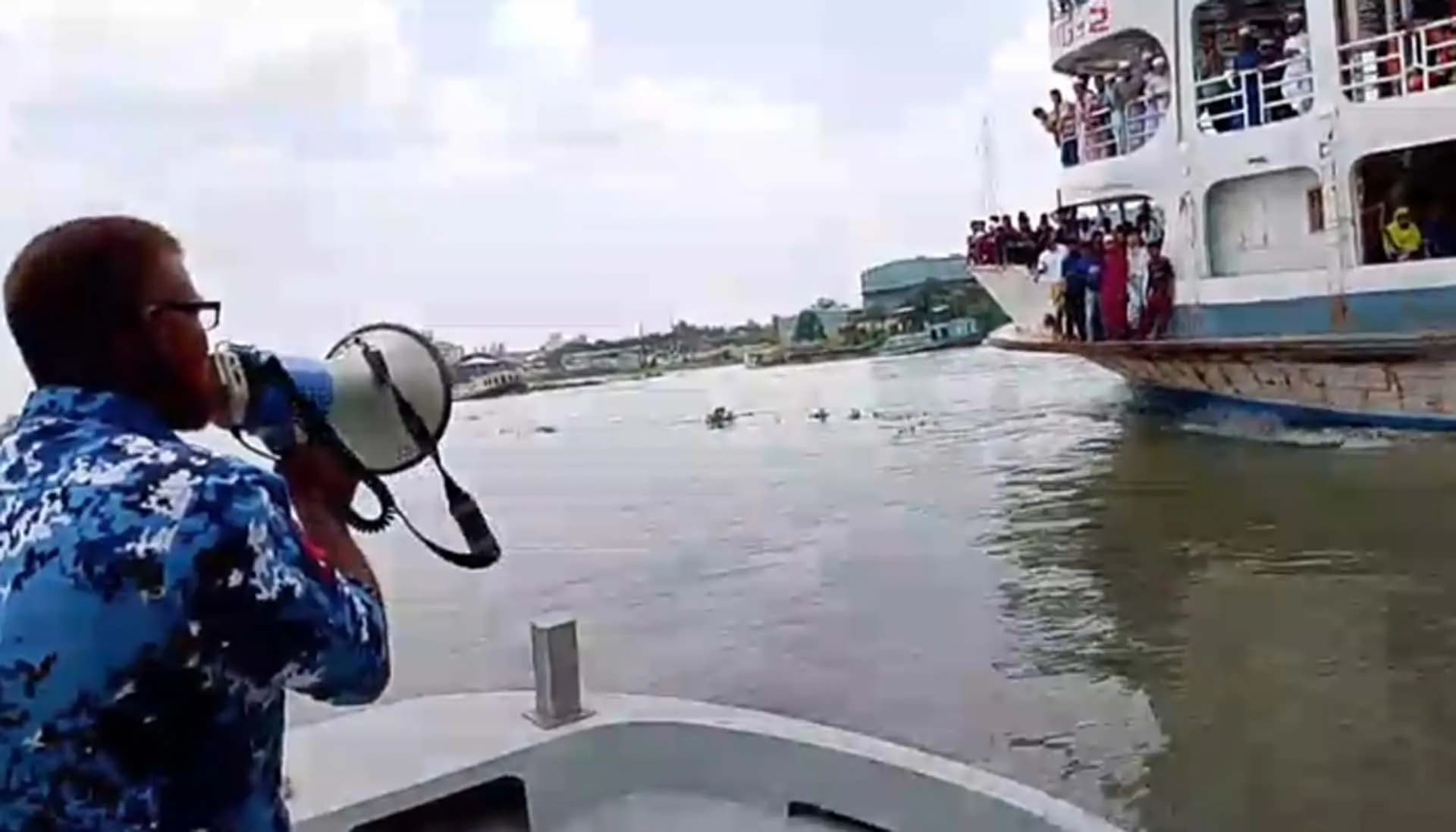 নৌপথে যাত্রীবাহী লঞ্চের নিরাপত্তায় কোস্ট গার্ড