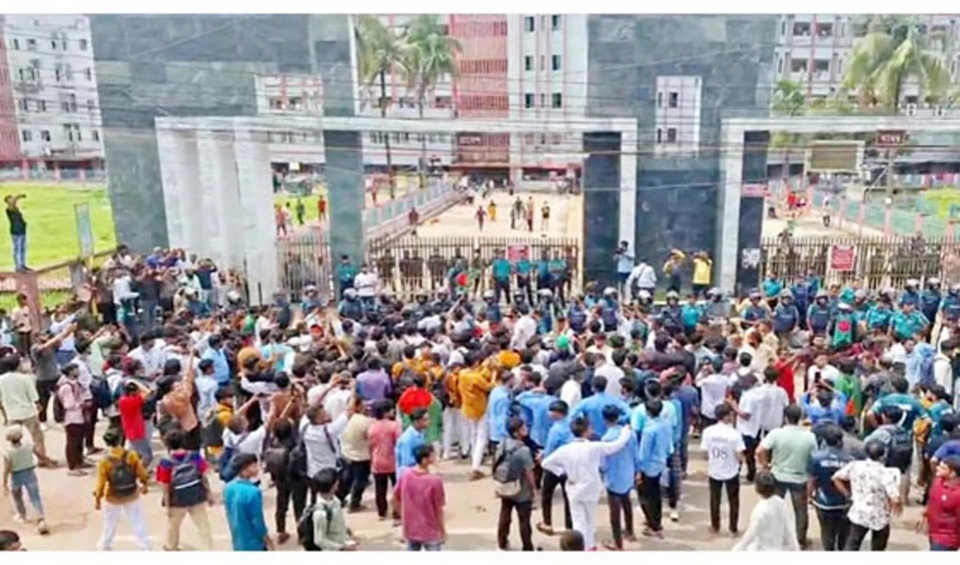 শেবাচিম হাসপাতালের সামনে ফের উত্তেজনা, ধাওয়া-পাল্টা ধাওয়া