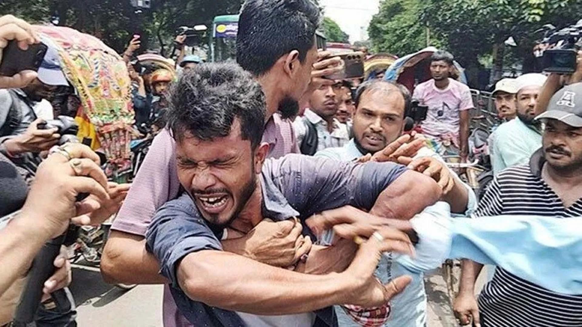 রিকশাচালক গ্রেপ্তারে ধানমন্ডি থানার ওসিকে তলব