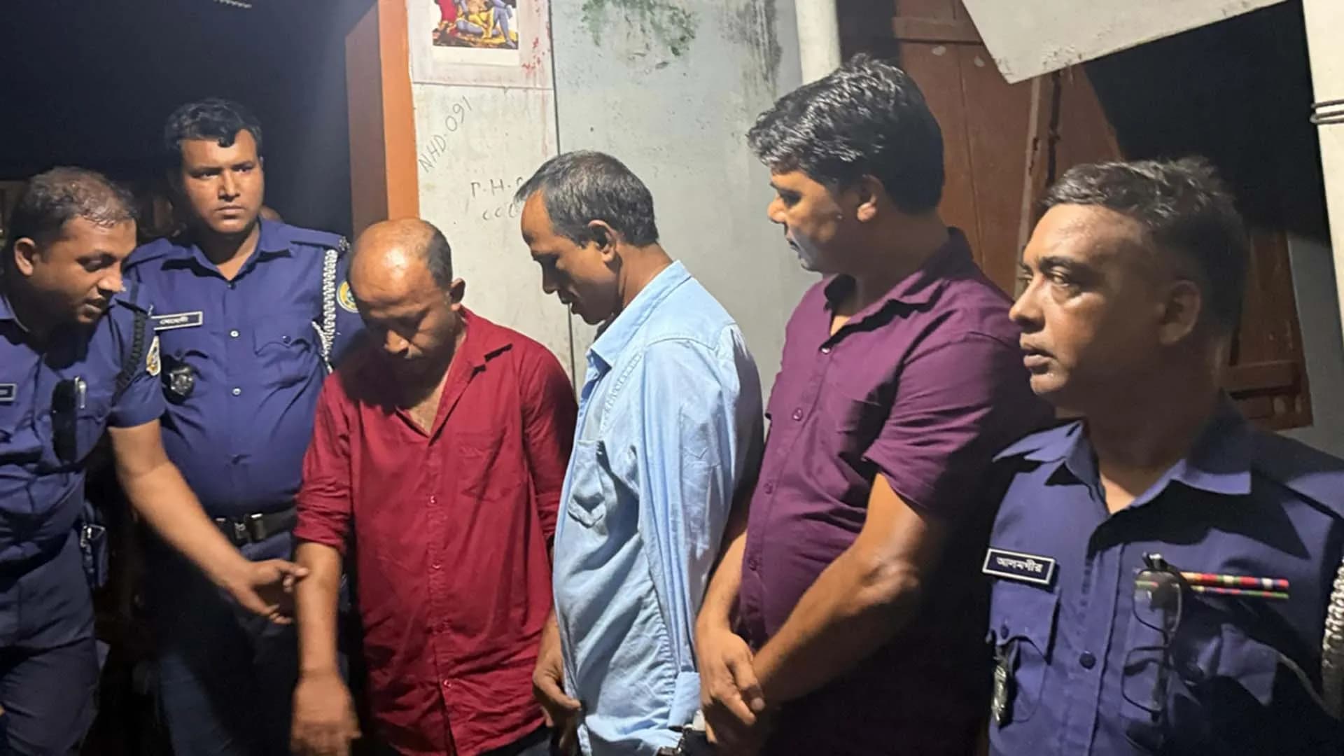 বরিশালে ইয়াবা সেবনকালে যুবলীগের ৩ নেতা আটক