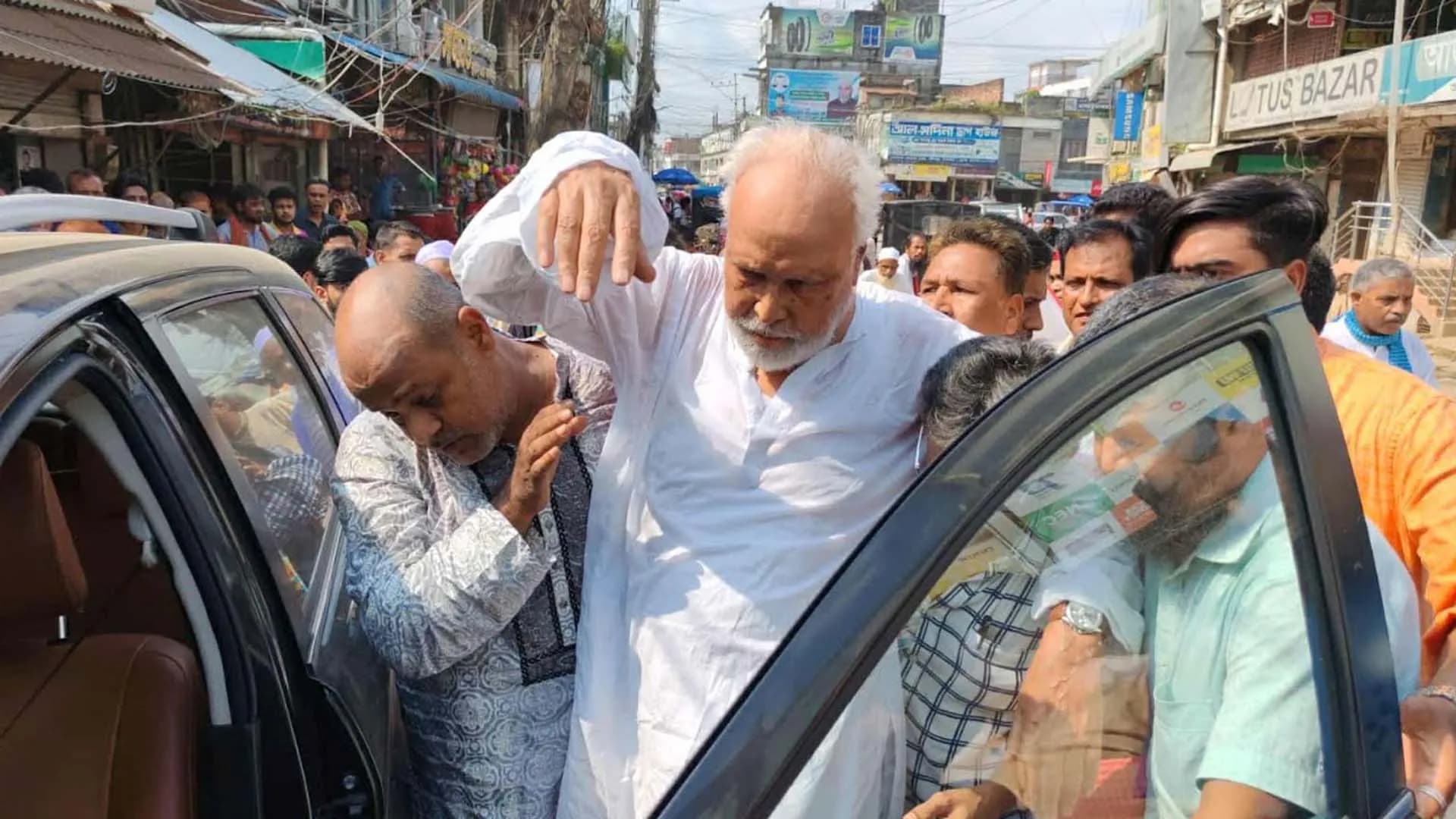 বক্তব্য দেওয়ার সময় অসুস্থ হয়ে পড়লেন কাদের সিদ্দিকী