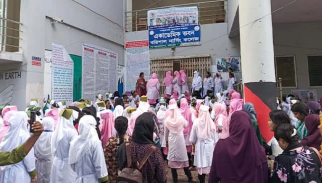 বরিশাল নার্সিং কলেজ শিক্ষার্থীদের বিক্ষোভ