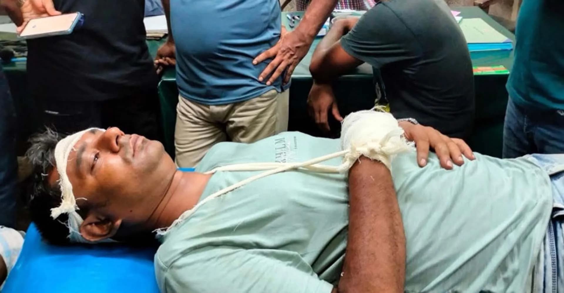 বরিশালে সংবাদ সংগ্রহকালে সাংবাদিকের ওপর হামলা, তিনজন গ্রেপ্তার