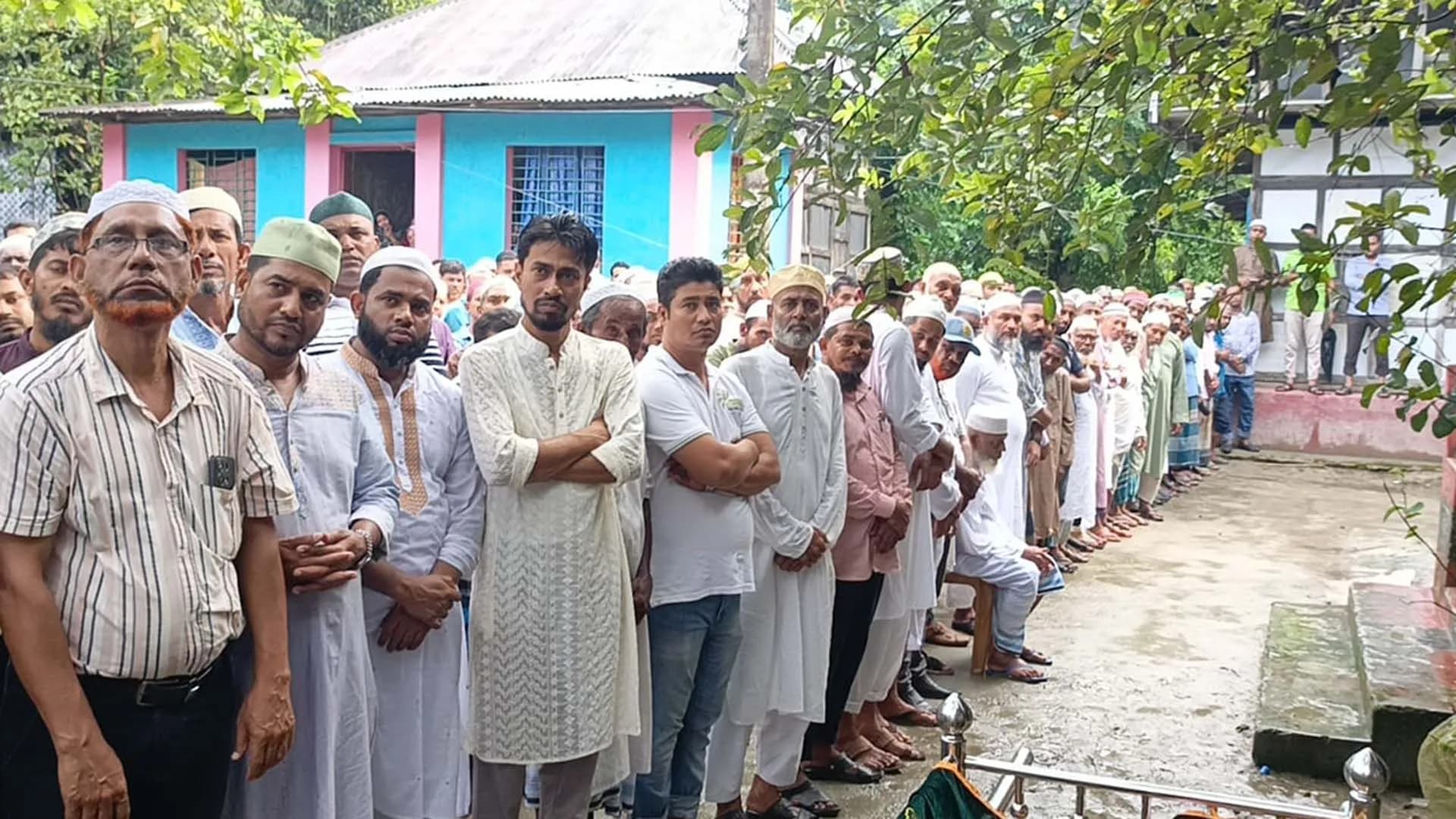 কালবেলার বরিশাল ব্যুরো প্রধান তুষারের দাফন সম্পন্ন