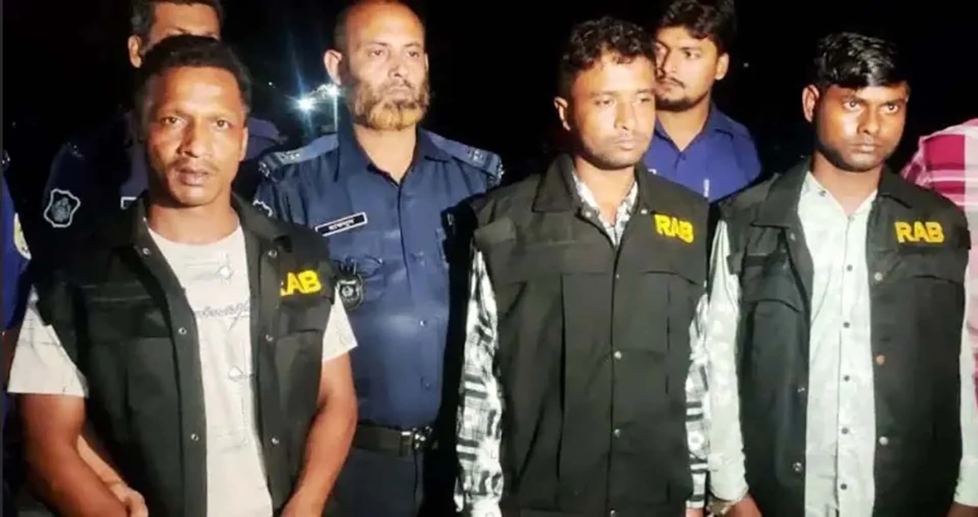 বরিশালে র‍্যাব পরিচয়ে ছিনতাই, শ্রমিকদল নেতাসহ গ্রেপ্তার ৩