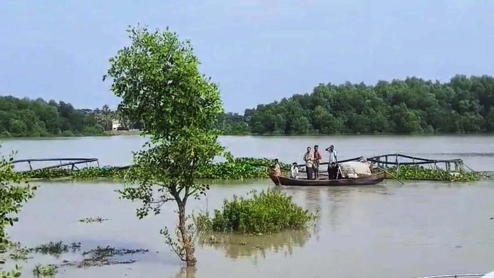 মাদকদ্রব্য নিয়ন্ত্রণ অধিদপ্তরের ধাওয়া খেয়ে নদীতে ঝাঁপ, ২১ ঘণ্টায়ও মেলেনি খোঁজ