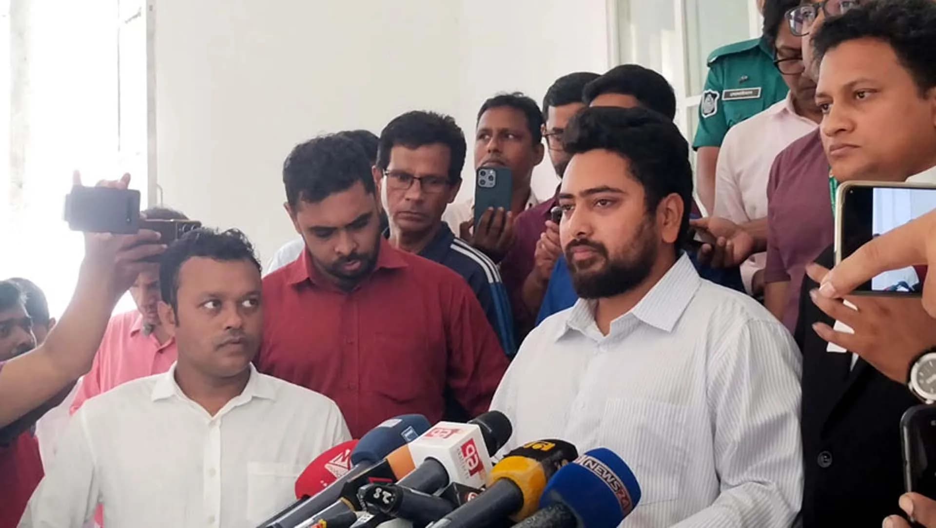 আওয়ামী লীগের বিচার না হলে স্থায়ী সমাধান নয় : নাহিদ ইসলাম