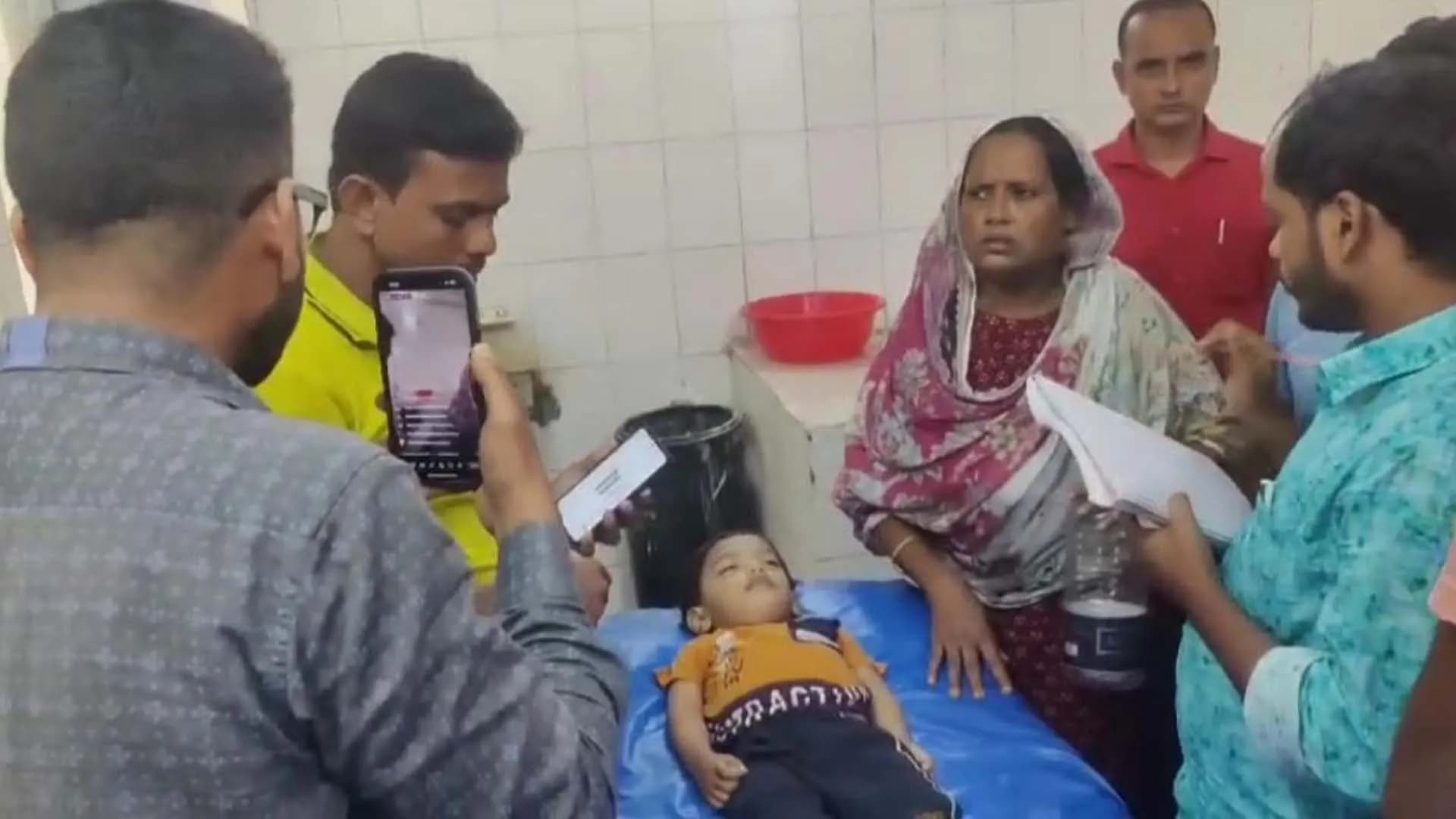 বাউফলে কলা খাবার সময়ে গলায় আটকে শিশুর মৃত্যু