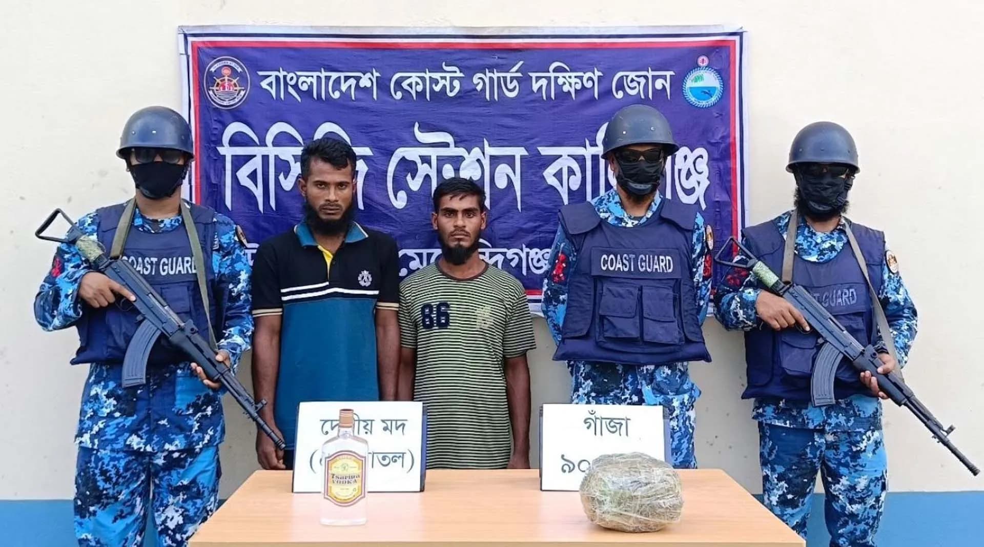 কোষ্টগার্ডের অভিযানে গাজা ও মদ সহ আটক-২