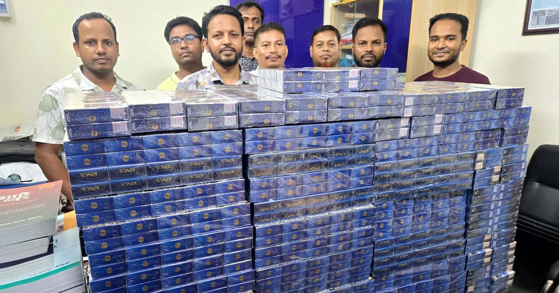 বরিশালে ৩ লাখ টাকার নকল সিগারেট আটক