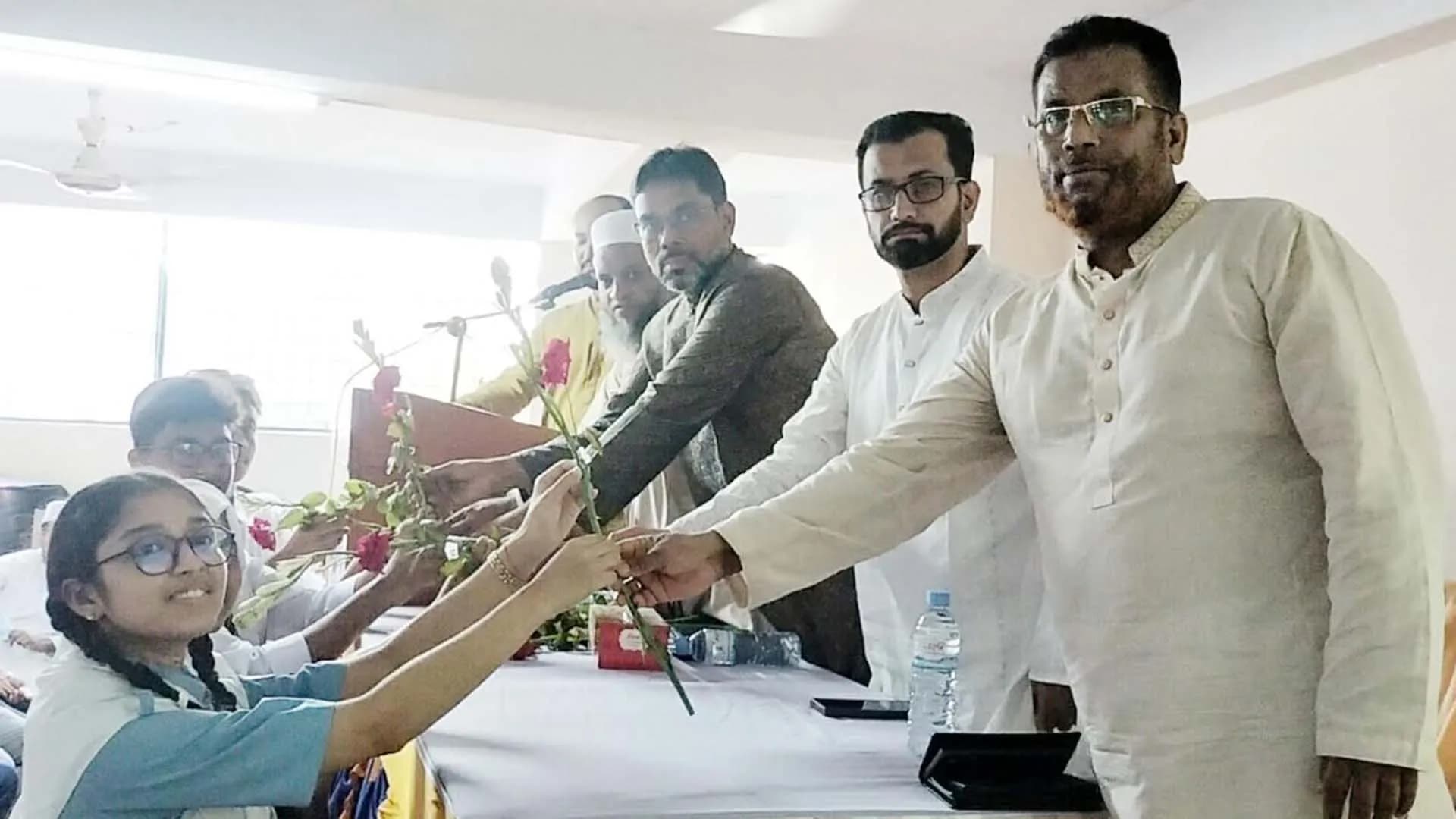 লালমোহনে নবীন শিক্ষার্থীদের বরণ ও আলোচনা সভা 