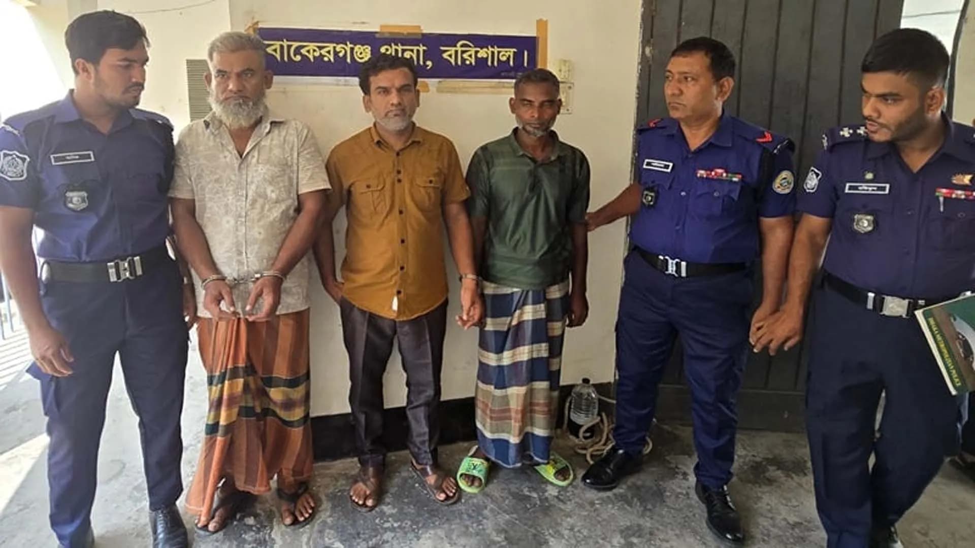 ডাকাত অপবাদ দিয়ে পিটিয়ে হত্যায় ৩ আসামি গ্রেপ্তার