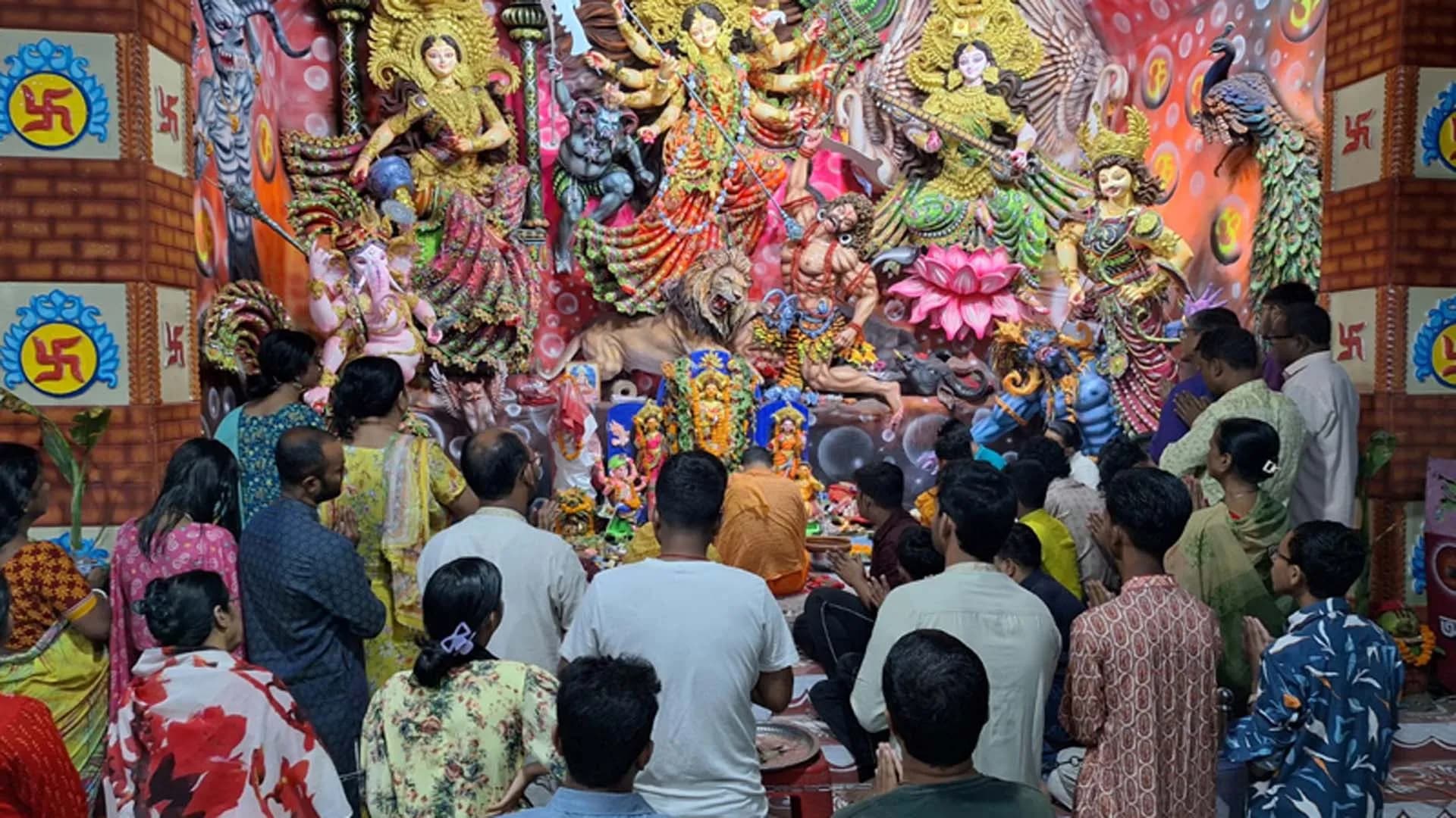 বরিশালে উৎসবমুখর পরিবেশে অনুষ্ঠিত হচ্ছে বিজয়াদশমী