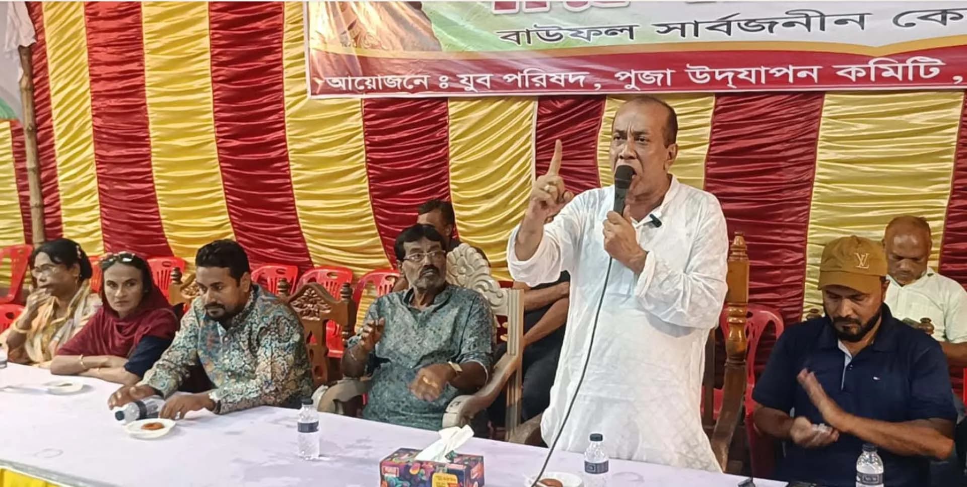 বাউফলে পূজামণ্ডপ পরিদর্শনে জিয়া গবেষণা পরিষদের কেন্দ্রীয় সভাপতি