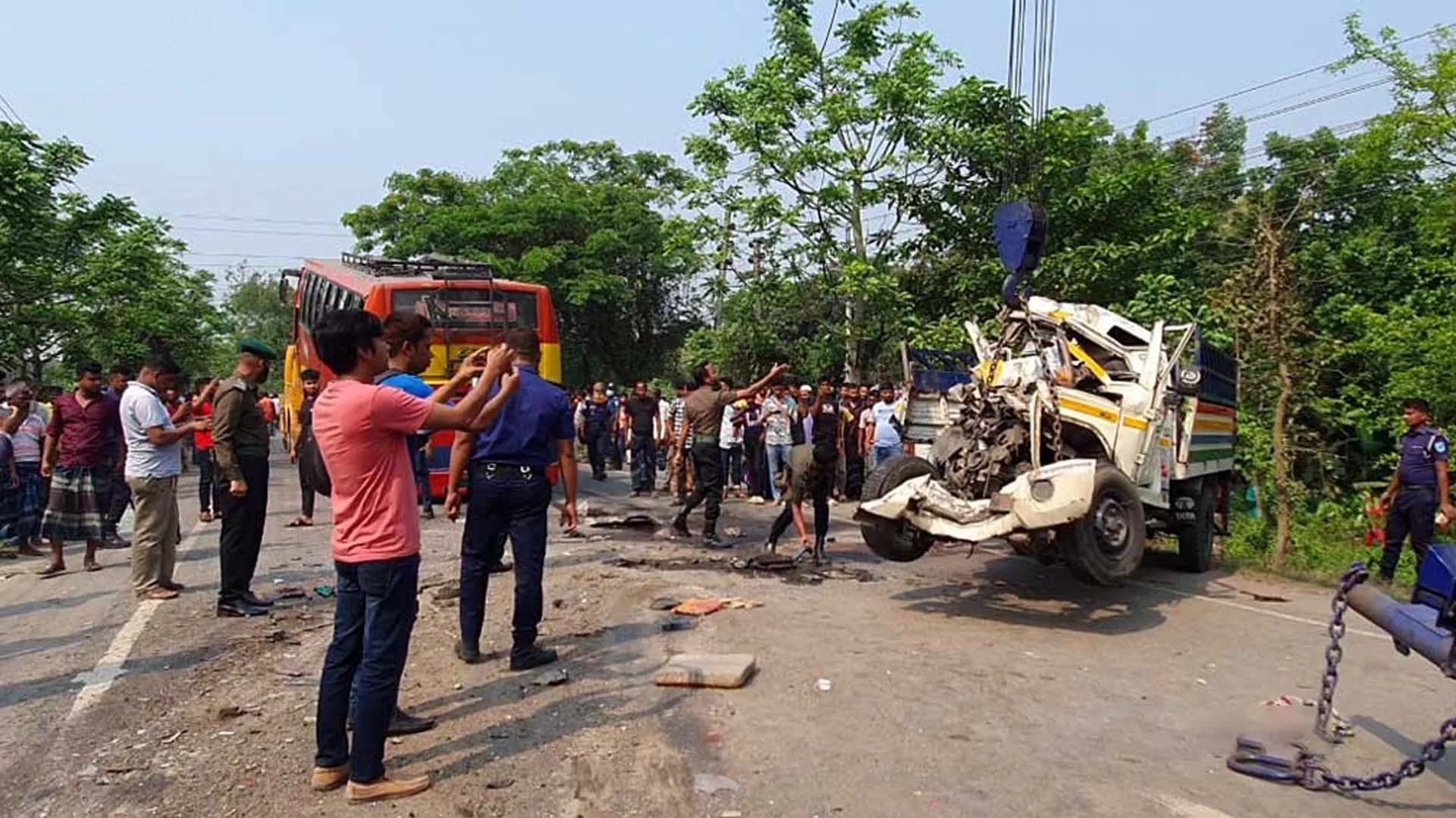 সেপ্টেম্বরে সড়ক দুর্ঘটনায় ৪১৭ মৃত্যু