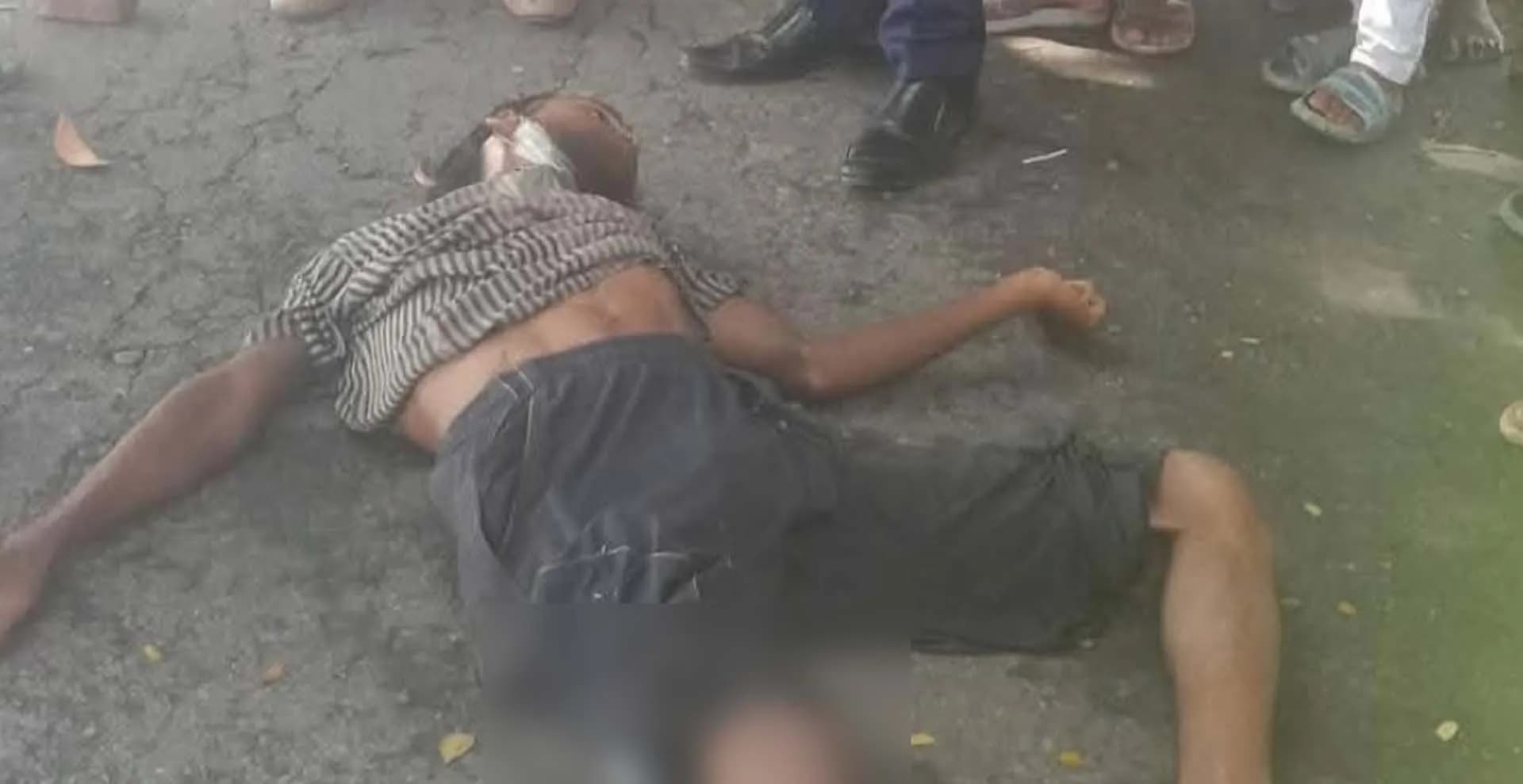 মহাসড়কের রাস্তা থেকে গোড়ালি বিচ্ছিন্ন অজ্ঞাত যুবকের লাশ উদ্ধার 