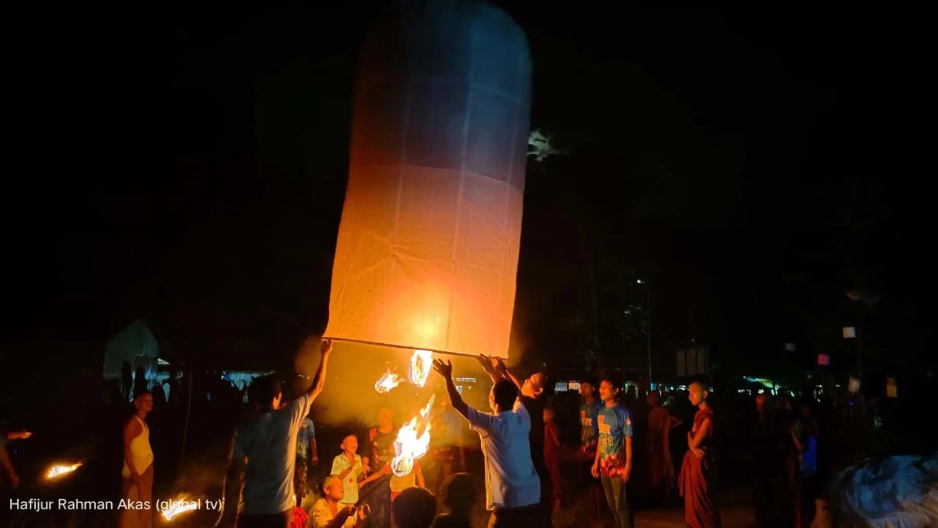 কুয়াকাটায় নানা ধর্মীয় আচারের মধ্যে দিয় শুরু হয়েছে প্রবারণা উৎসব