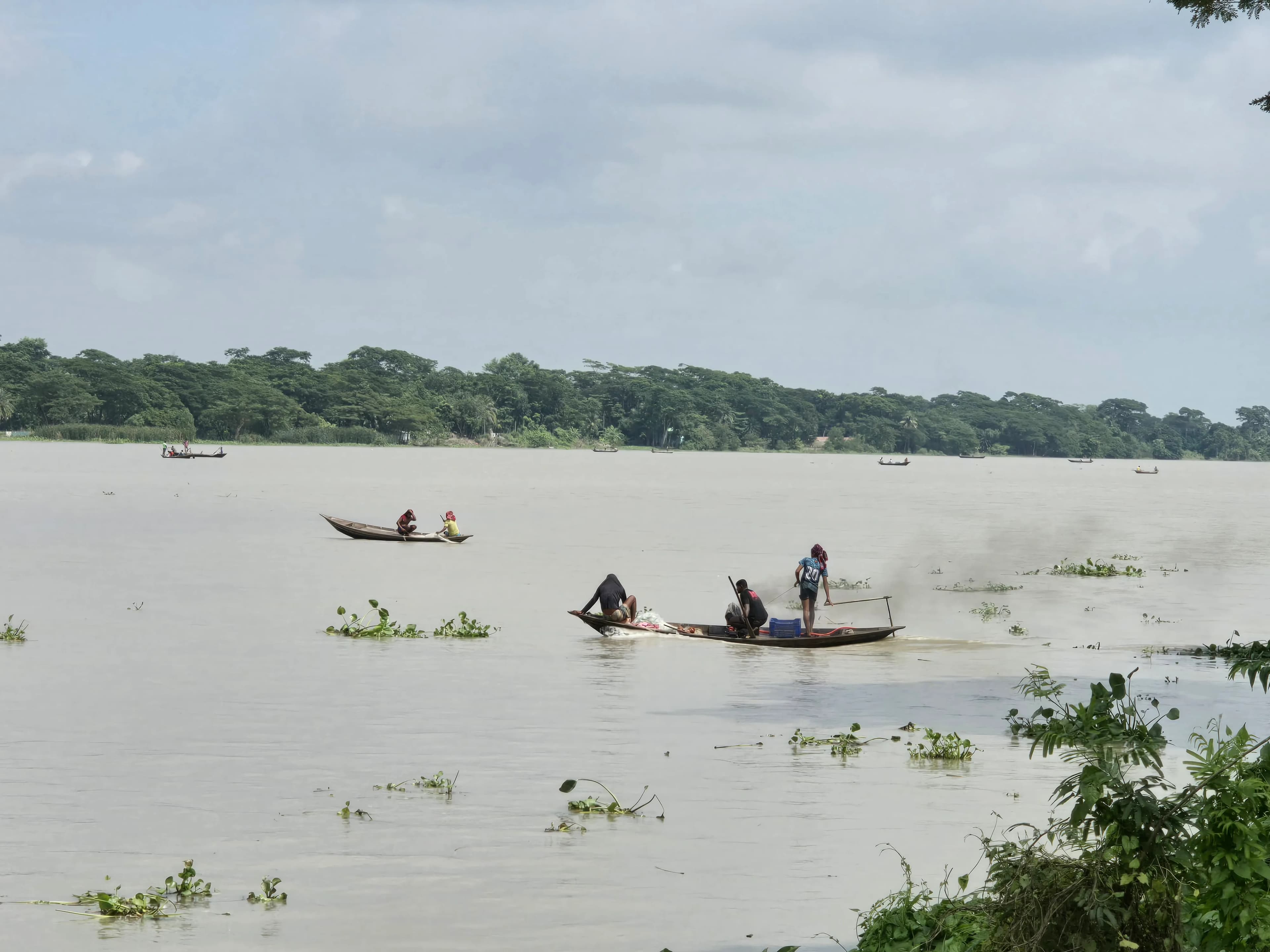 দুমকির নদ-নদীতে মা-ইলিশ শিকারের উৎসব, অভিযানেও থামছে না জেলেরা