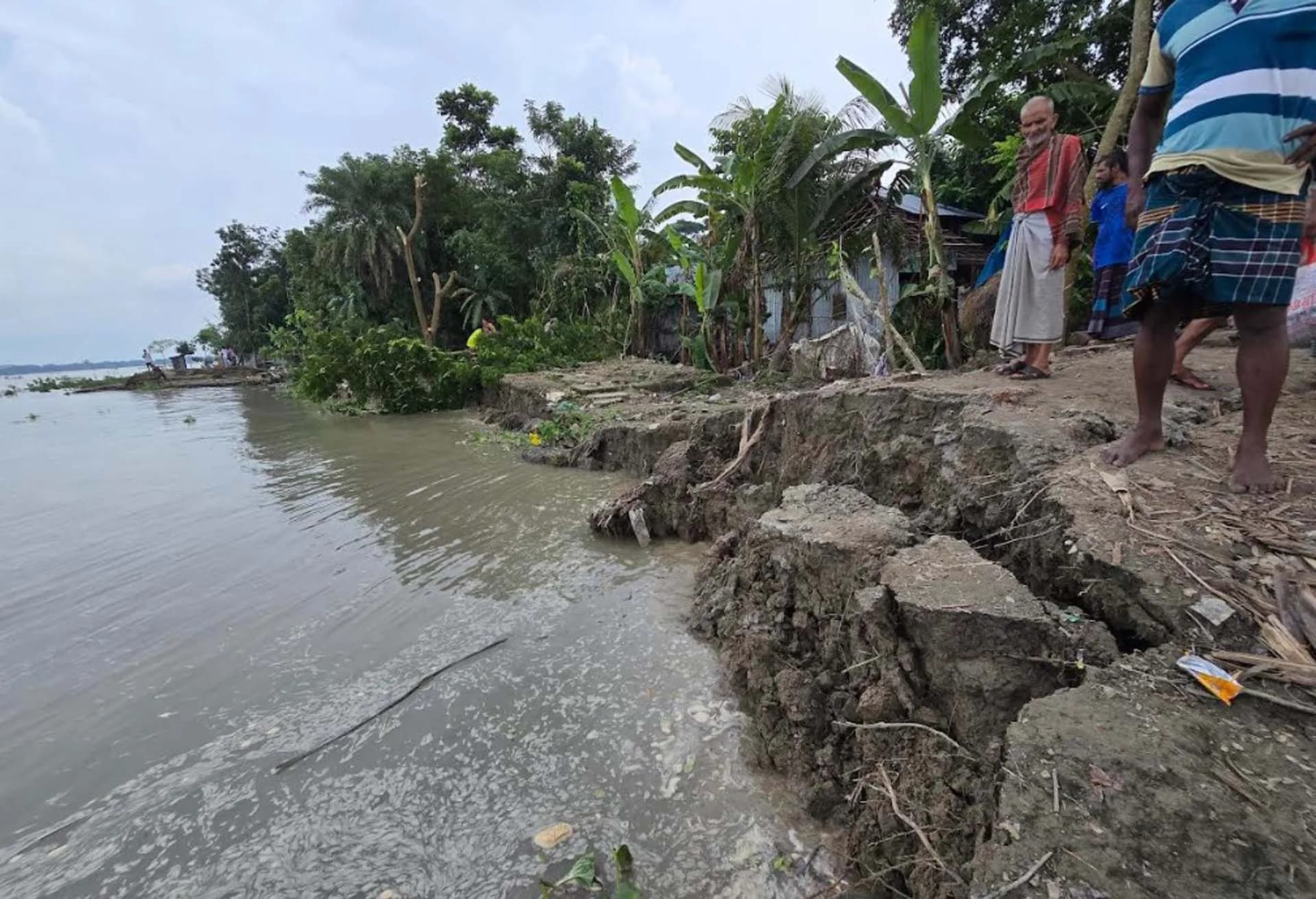 পায়রার ভাঙনে নিঃস্ব বাহেরচর: এক রাতে চার পরিবারের বসতভিটা নদীগর্ভে!