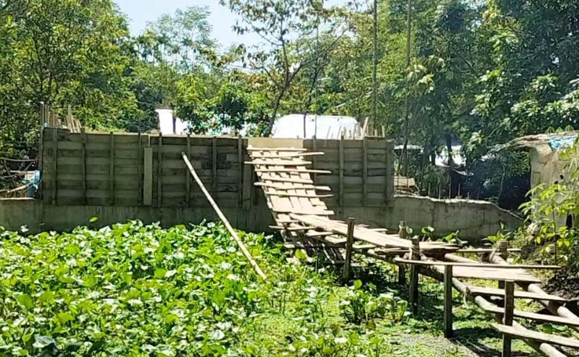 এক বছর মেয়াদে সড়ক ও দুই ব্রীজ নির্মাণ কাজ ৪ বছরেও শেষ হয়নি, জনদুর্ভোগ