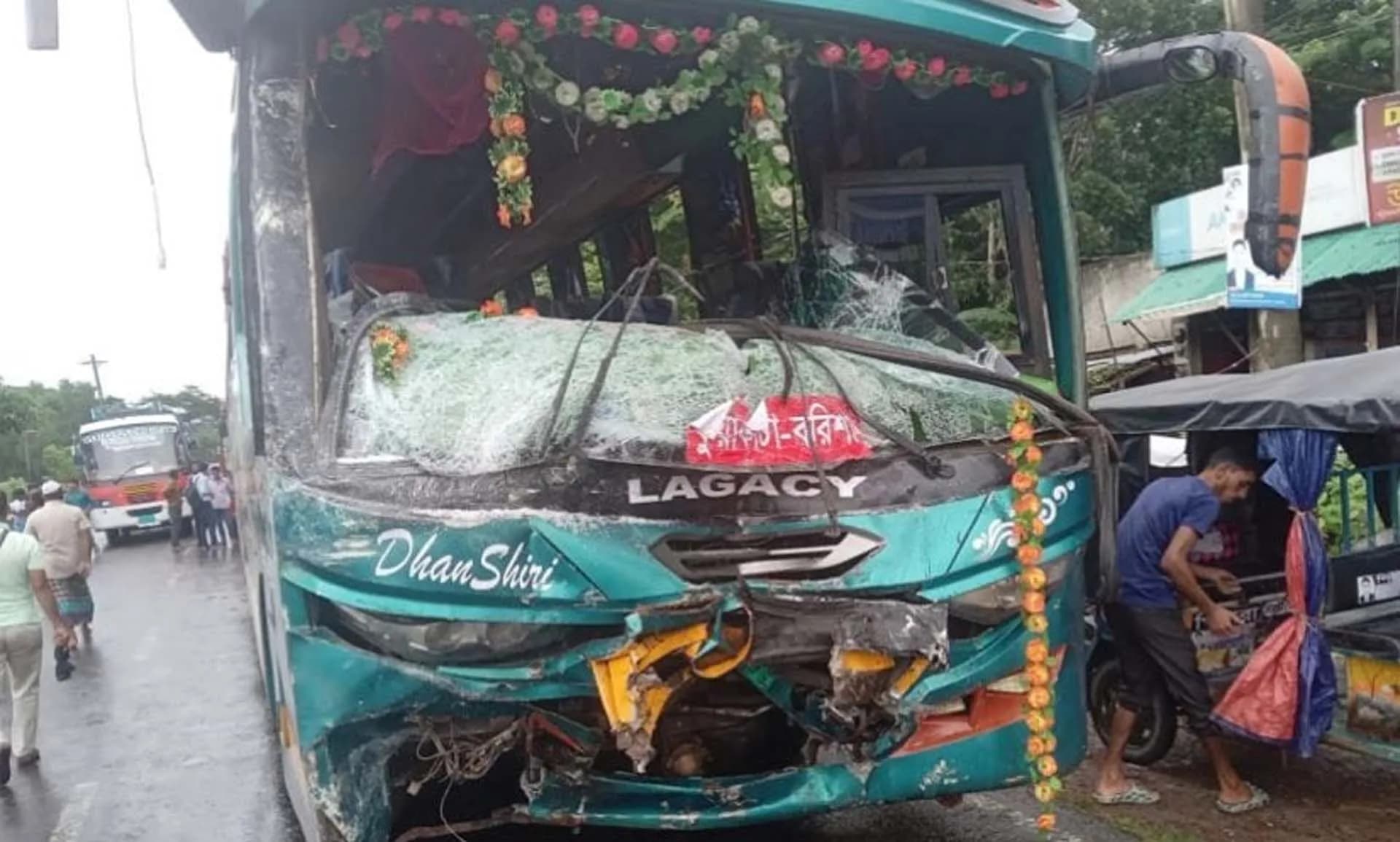 পটুয়াখালীতে র‍্যাবের পিকনিকের গাড়ির সঙ্গে বাসের সংঘর্ষ, শিশুসহ নিহত ৩