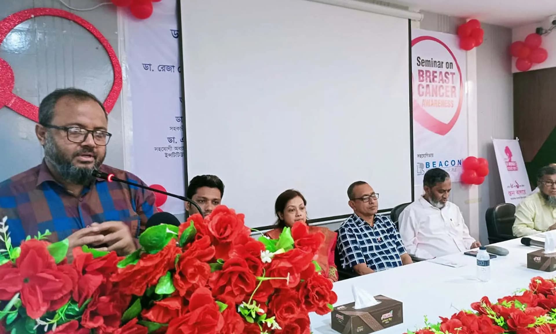 প্রতি ৮ নারীর একজন স্তন ক্যান্সারের ঝুঁকিতে