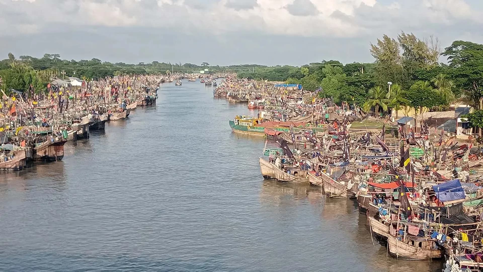 ইলিশ শিকারে নিষেধাজ্ঞা, কিস্তির গ্যাঁড়াকলে জেলেরা দিশেহারা
