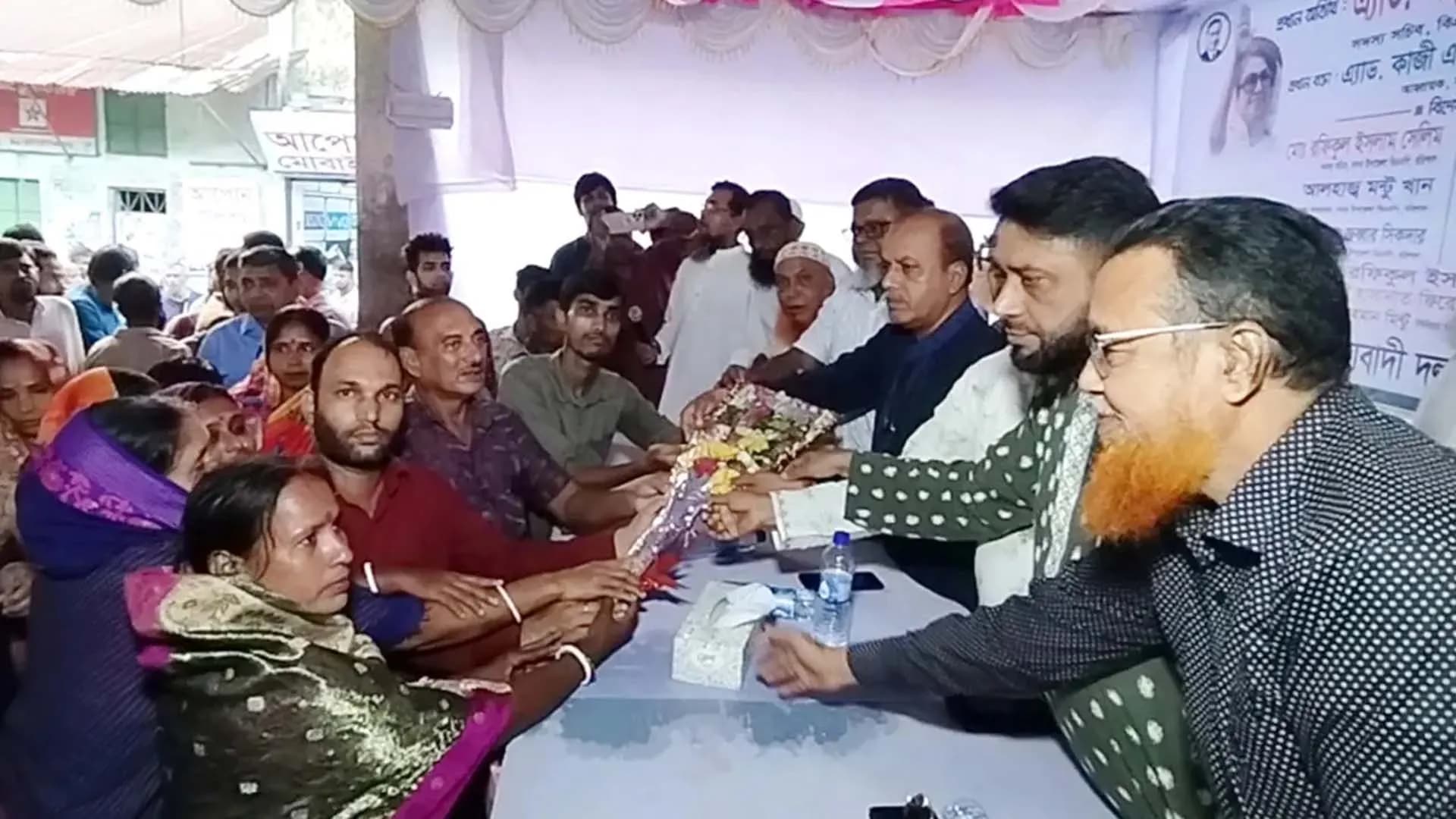 বরিশালে ৪০ হিন্দু পরিবারের বিএনপিতে যোগদান