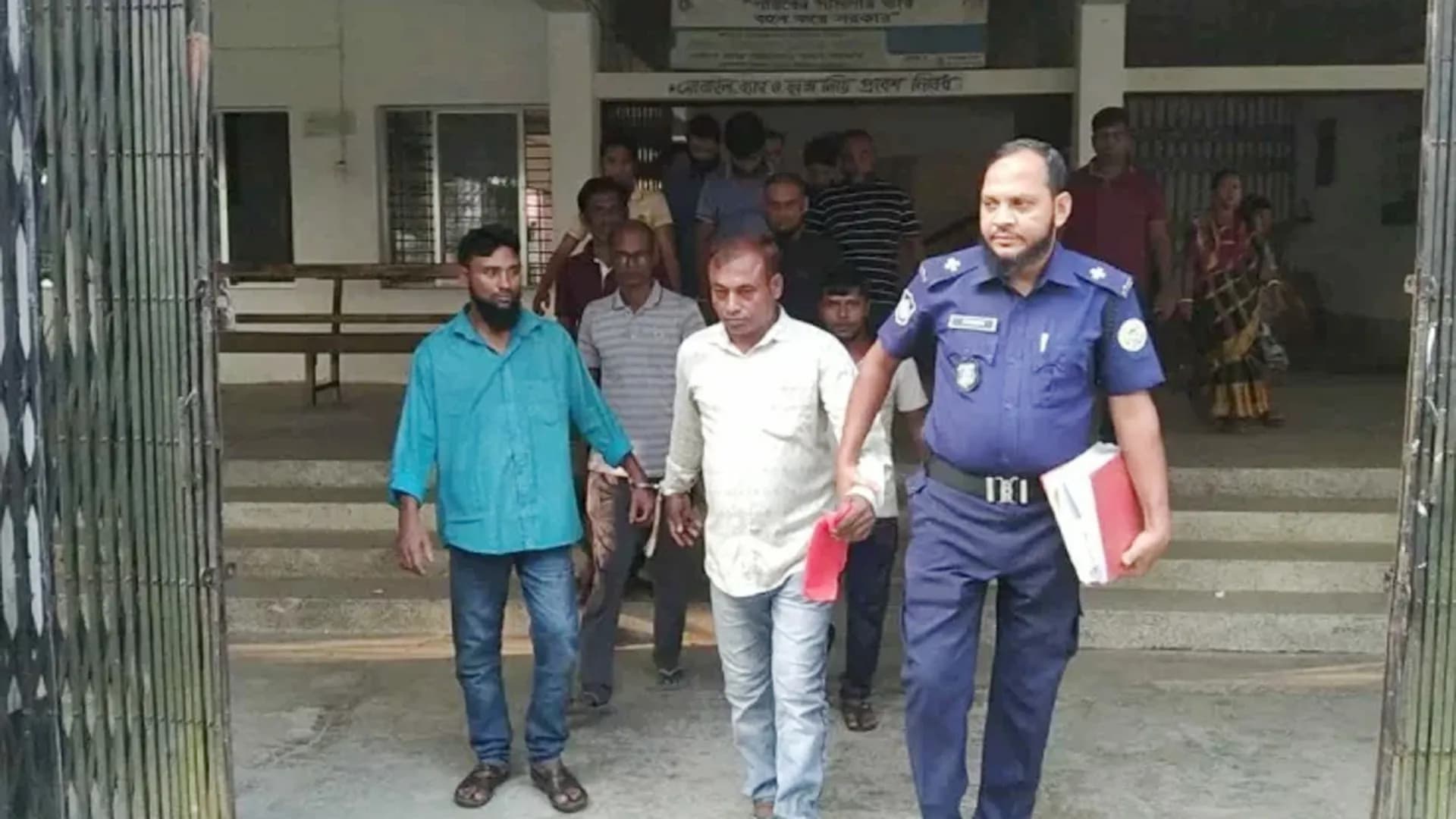 মিথ্যা মামলা করায় বাদীকে কারাদণ্ড, আসামি খালাস